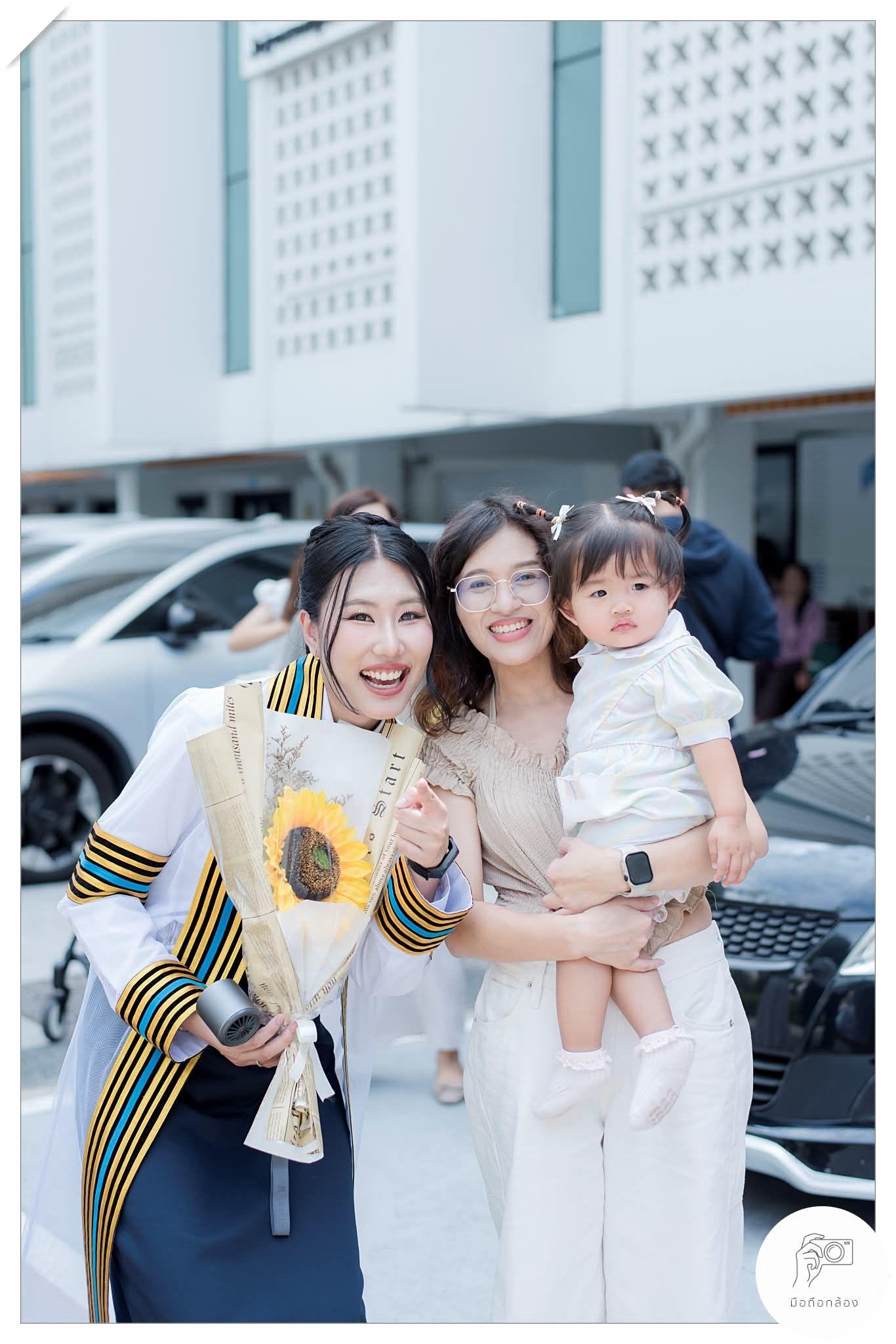 ผลงานรับปริญญา จุฬาลงกรณ์มหาวิทยาลัย โดย มือถือกล้อง ภาพที่ 16