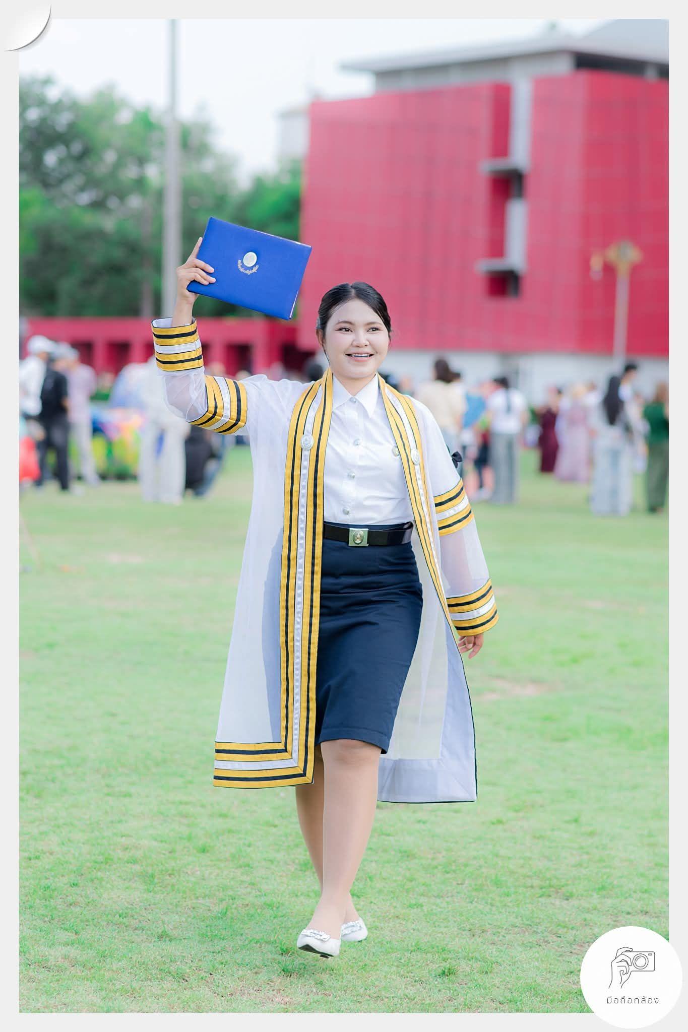 ผลงานรับปริญญา มหาวิทยาลัยราชภัฏสวนสุนันทา โดย มือถือกล้อง ภาพที่ 13