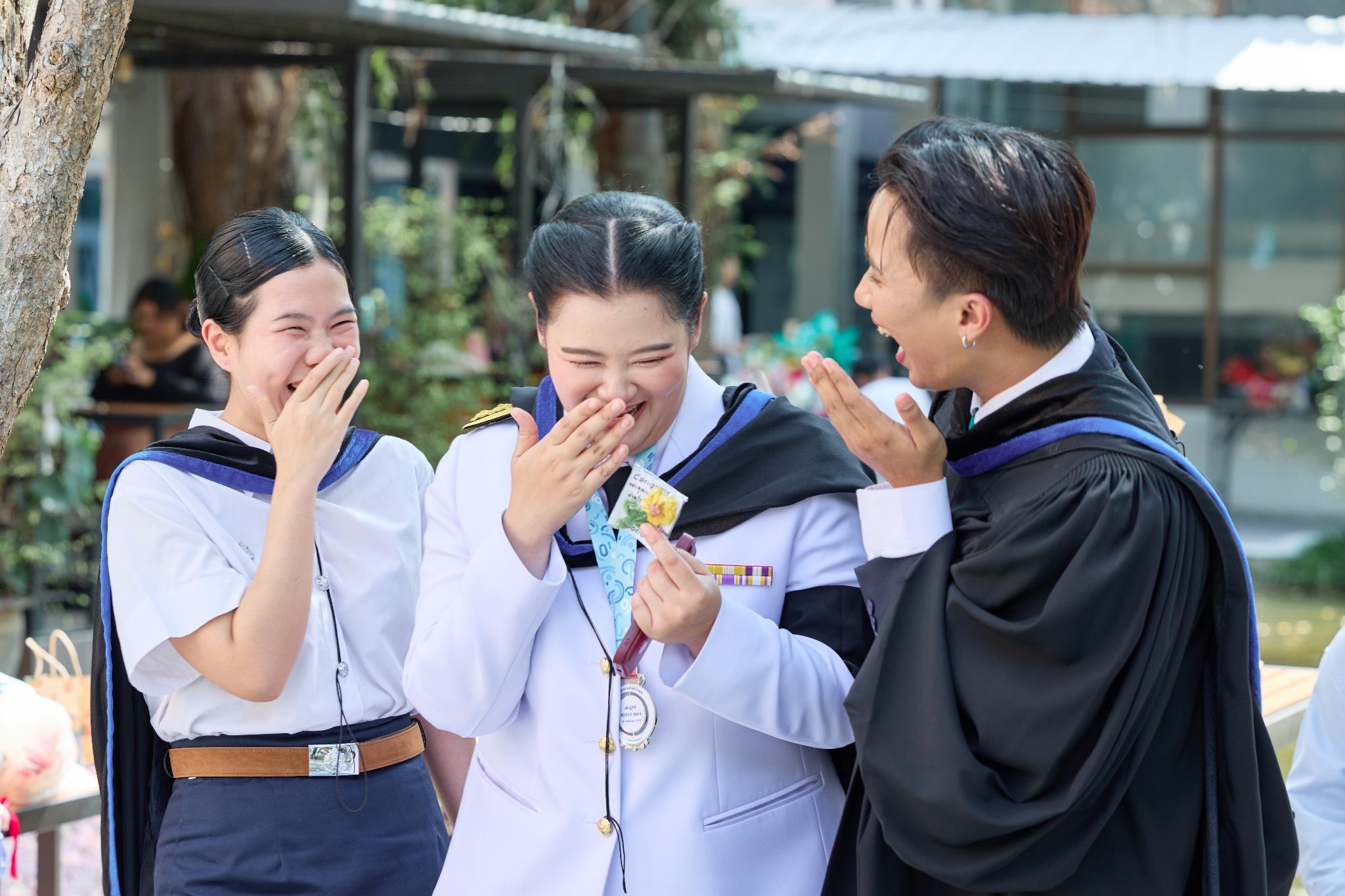 ผลงานรับปริญญา มหาวิทยาลัยศิลปากร โดย ArwutphotoD ภาพที่ 14