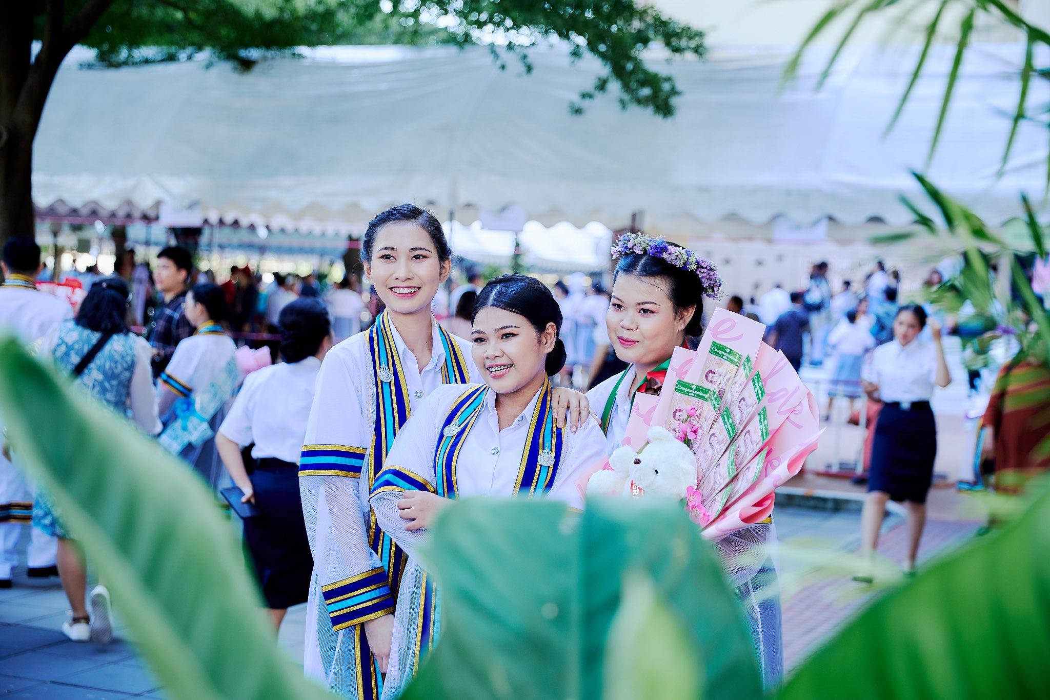 ผลงานรับปริญญา มหาวิทยาลัยเทคโนโลยีราชมงคลธัญบุรี โดย ArwutphotoD ภาพที่ 20