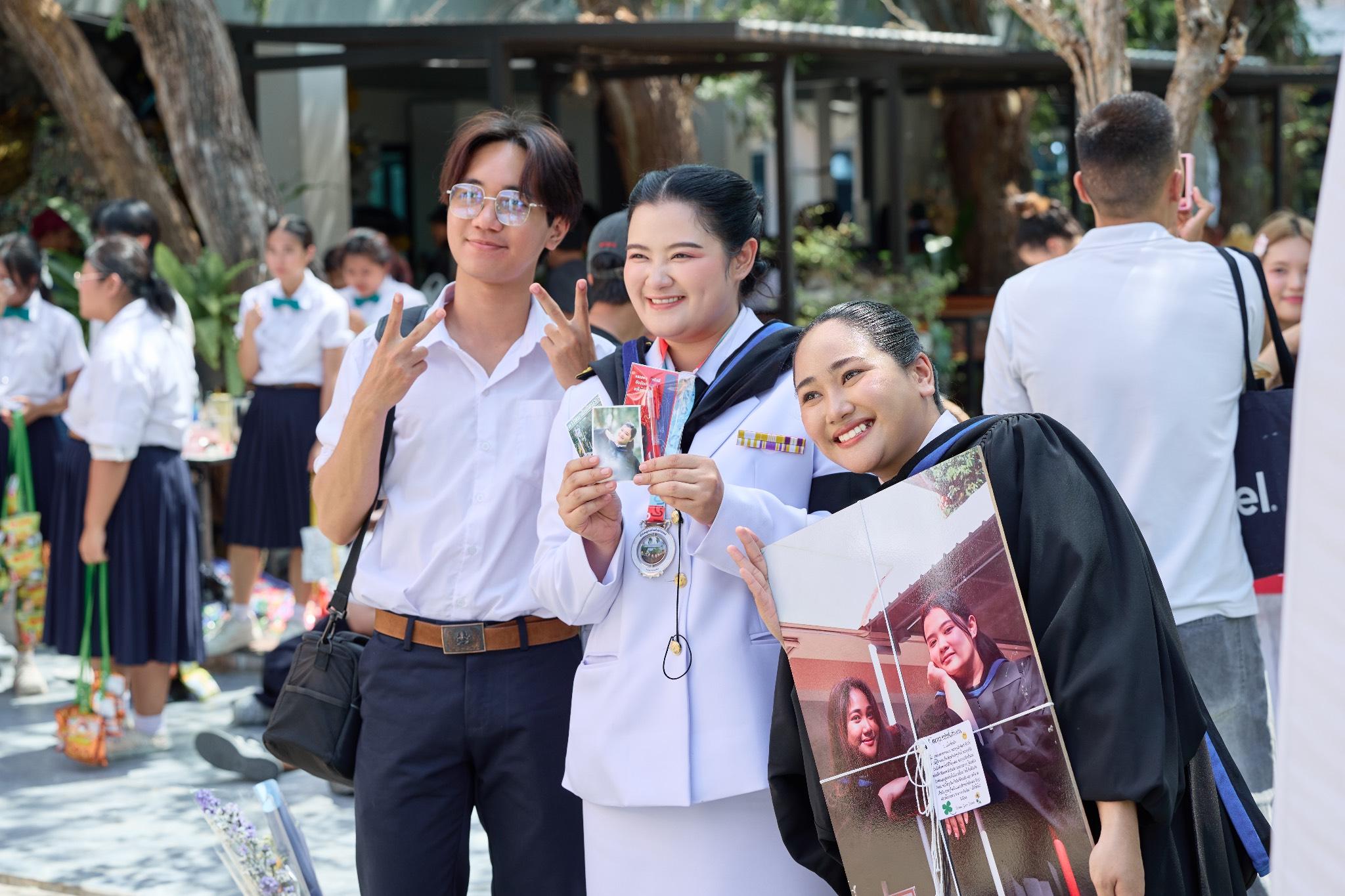 ผลงานรับปริญญา มหาวิทยาลัยศิลปากร โดย ArwutphotoD ภาพที่ 7