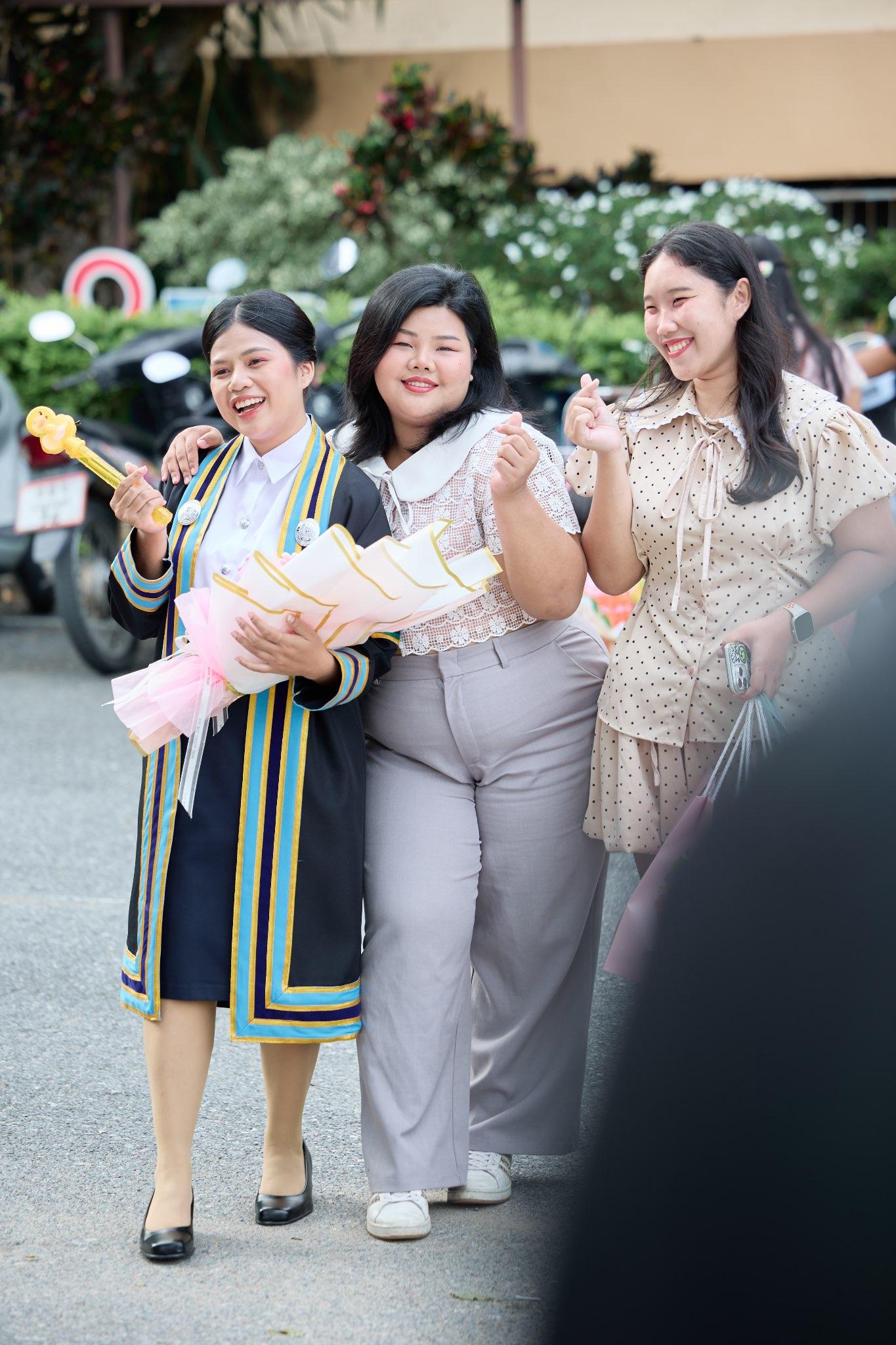 ผลงานรับปริญญา มหาวิทยาลัยราชภัฏกาญจนบุรี โดย ArwutphotoD ภาพที่ 18