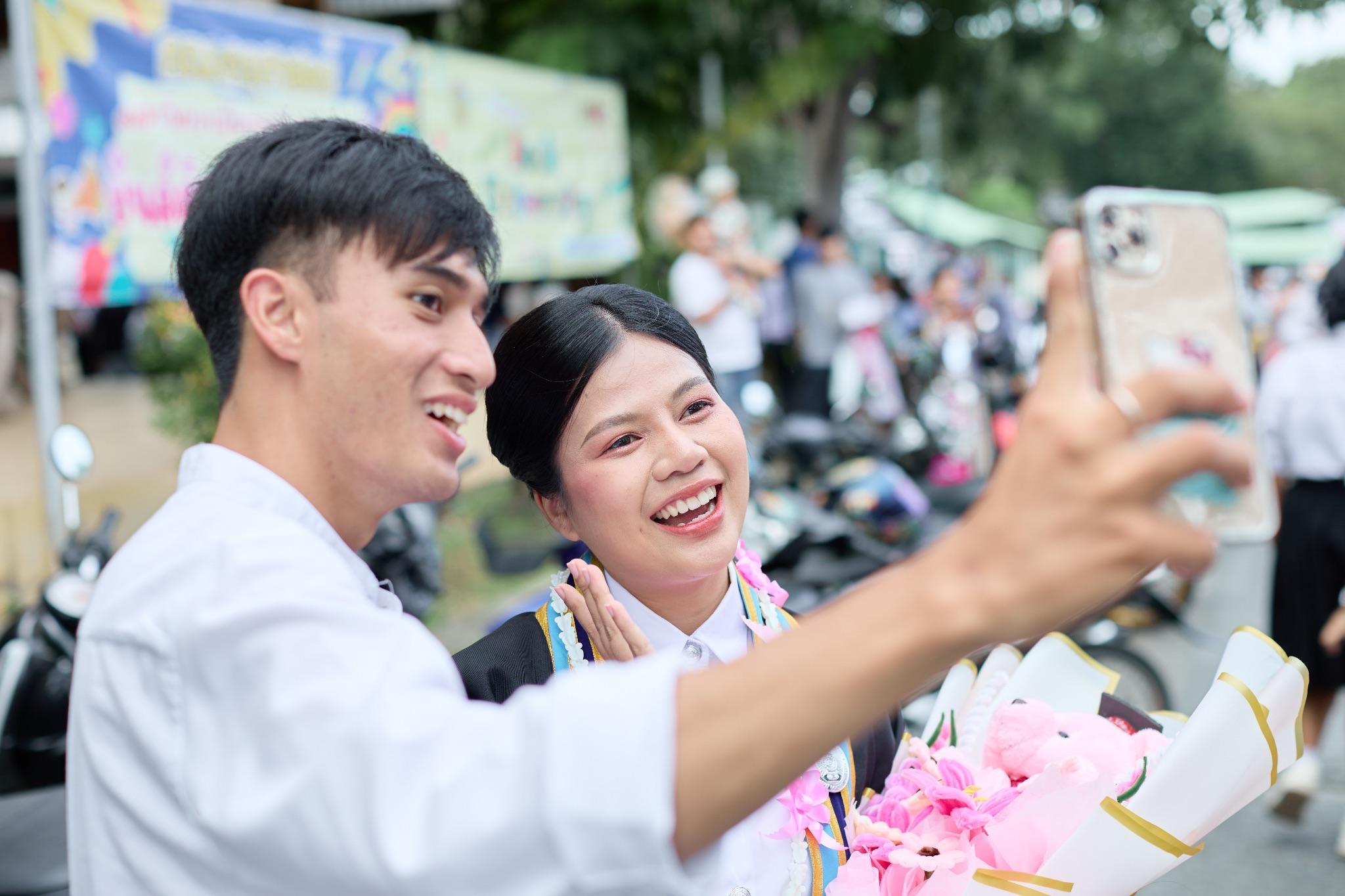 ผลงานรับปริญญา มหาวิทยาลัยราชภัฏกาญจนบุรี โดย ArwutphotoD ภาพที่ 5
