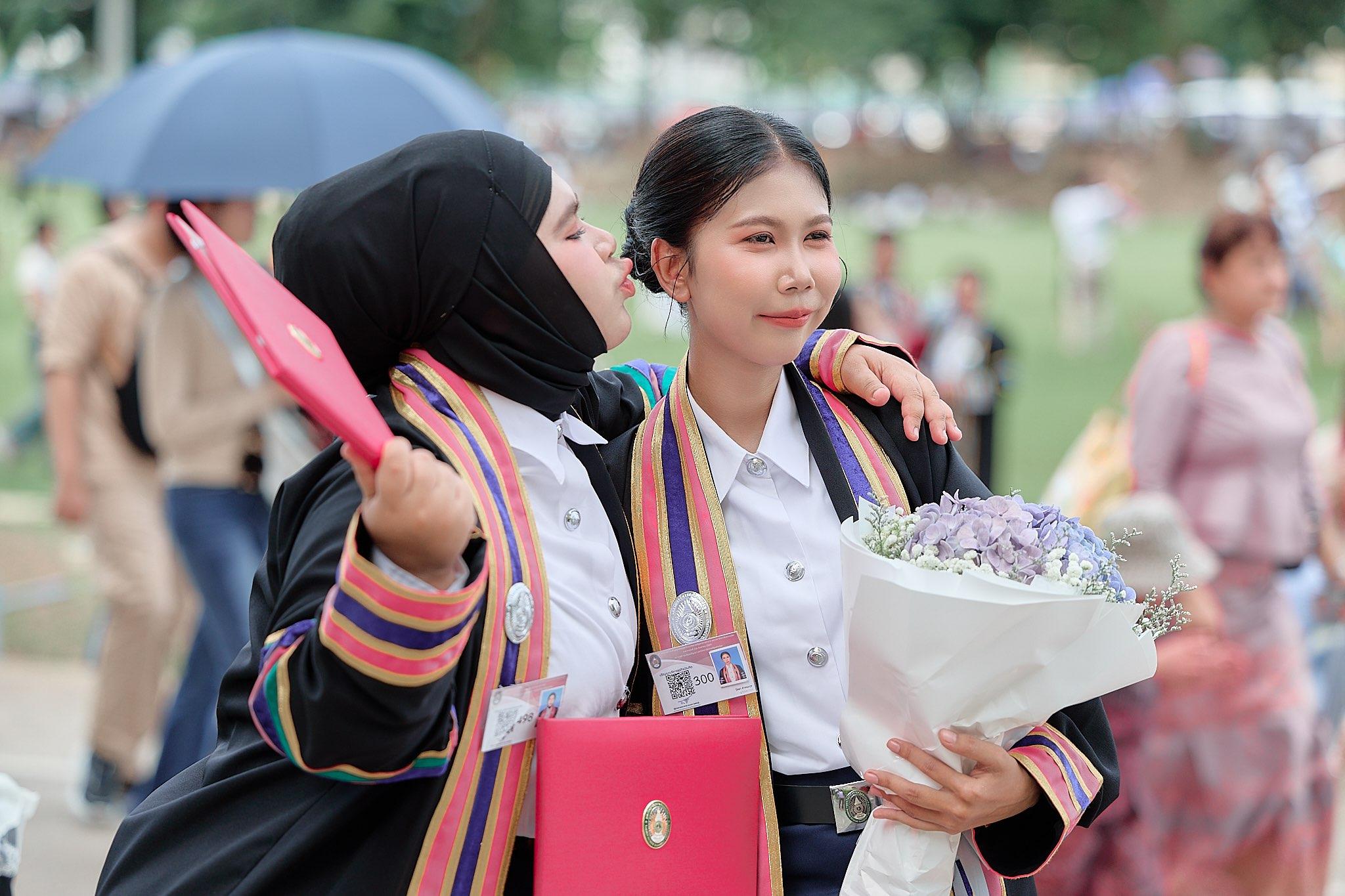 ผลงานรับปริญญา มหาวิทยาลัยราชภัฏนครปฐม โดย ArwutphotoD ภาพที่ 1