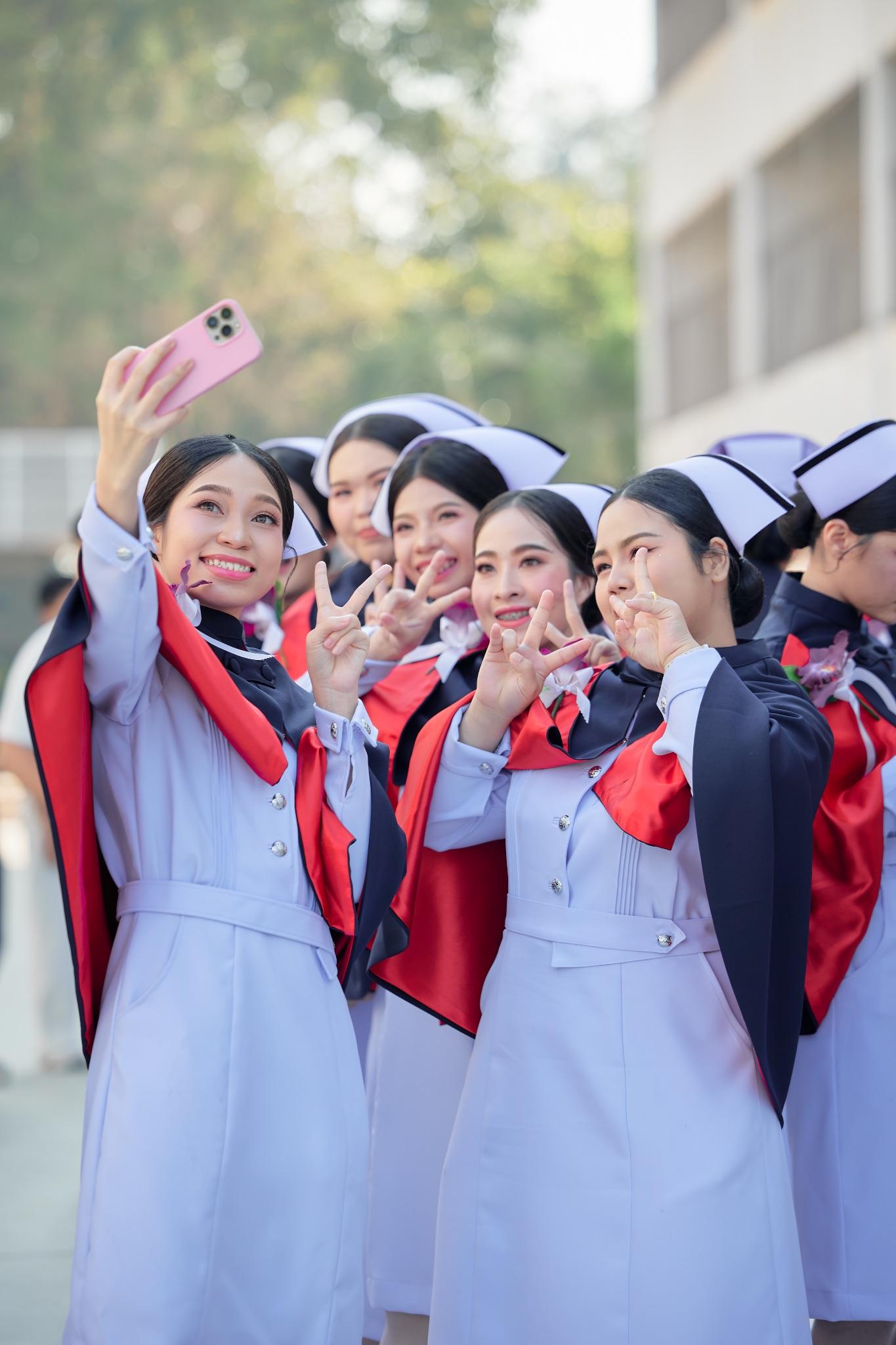 ผลงานรับปริญญา วิทยาลัยพยาบาลบรมราชชนนี โดย ArwutphotoD ภาพที่ 10