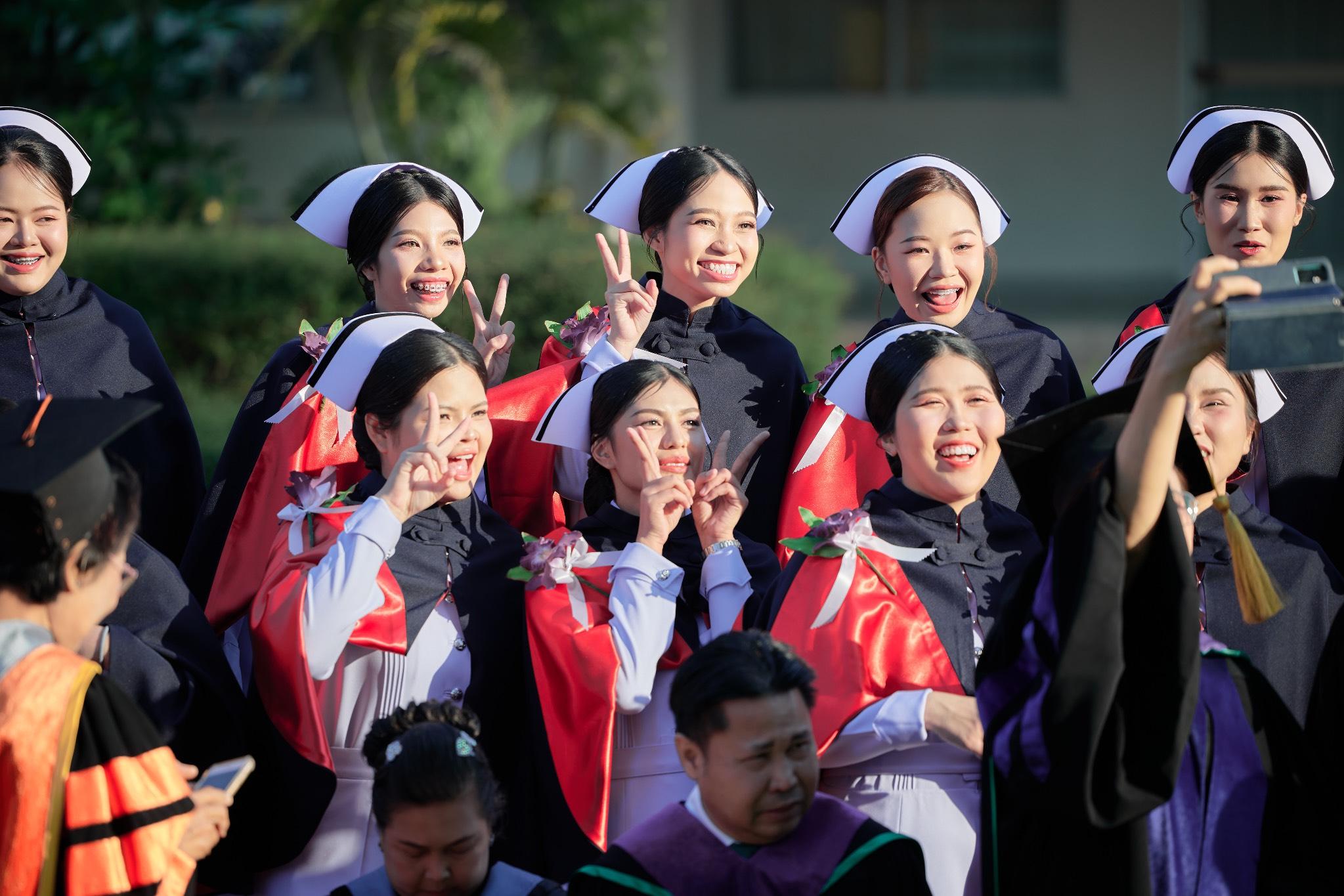 ผลงานรับปริญญา วิทยาลัยพยาบาลบรมราชชนนี โดย ArwutphotoD ภาพที่ 13