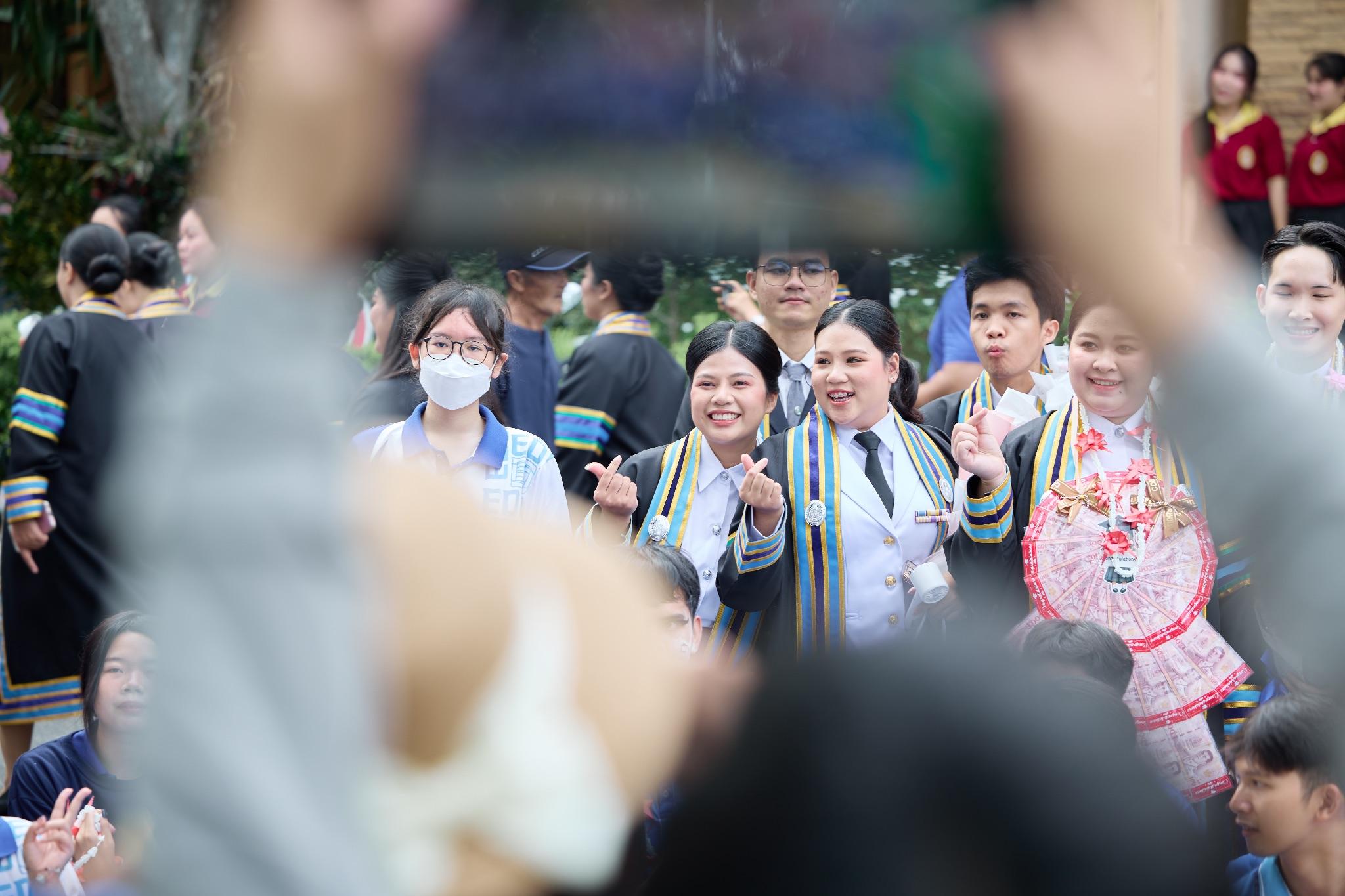 ผลงานรับปริญญา มหาวิทยาลัยราชภัฏกาญจนบุรี โดย ArwutphotoD ภาพที่ 12