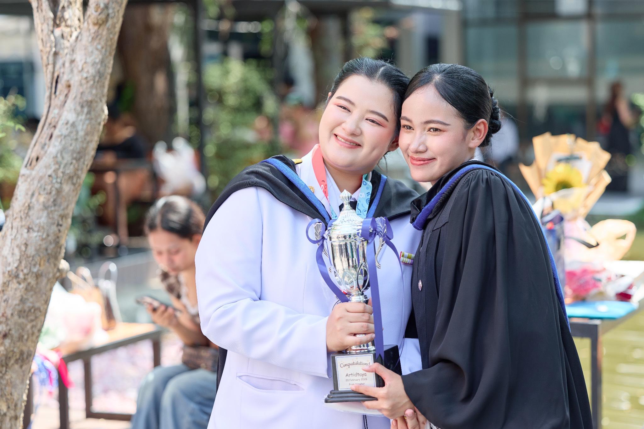 ผลงานรับปริญญา มหาวิทยาลัยศิลปากร โดย ArwutphotoD ภาพที่ 19
