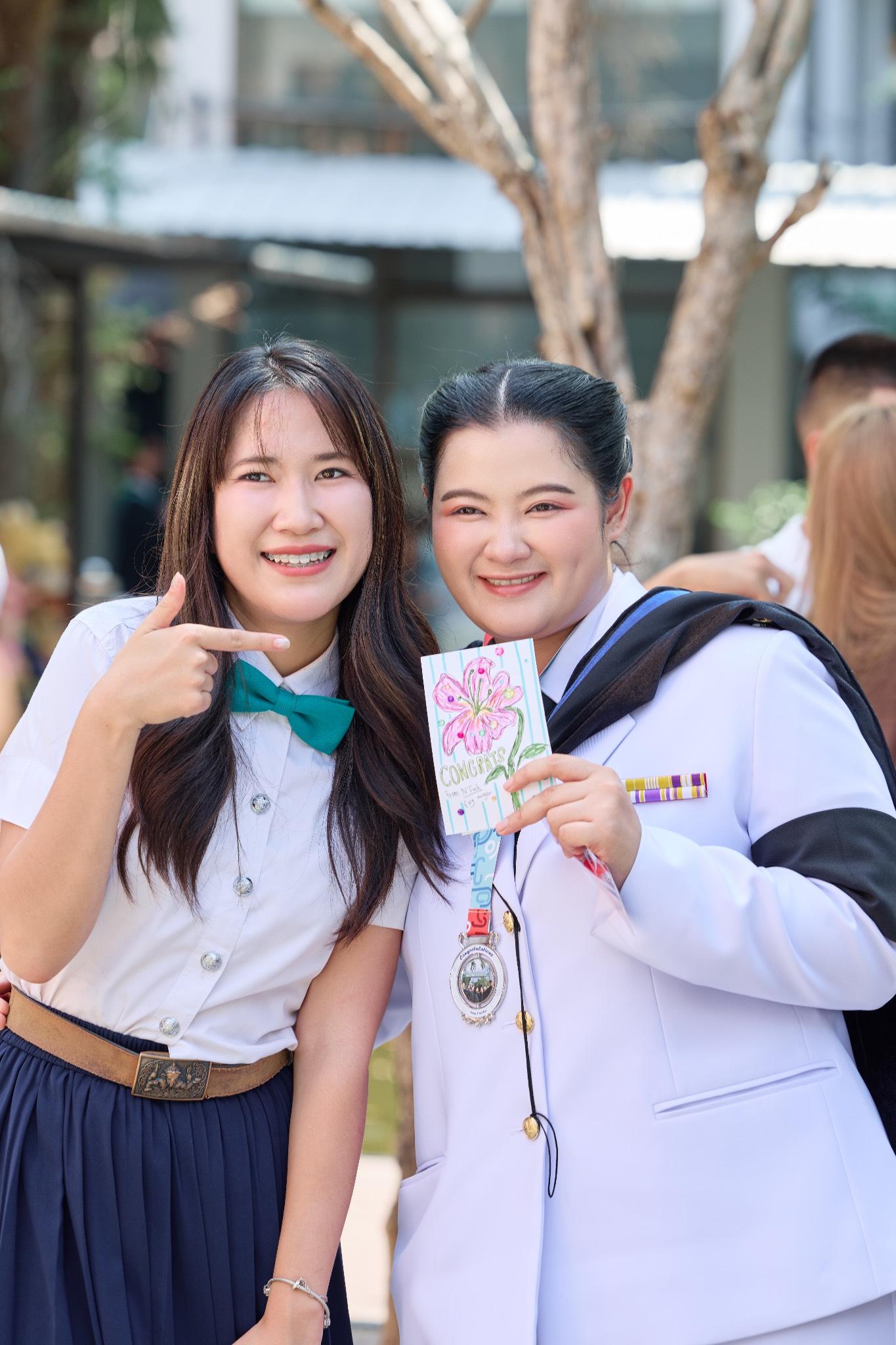 ผลงานรับปริญญา มหาวิทยาลัยศิลปากร โดย ArwutphotoD ภาพที่ 8