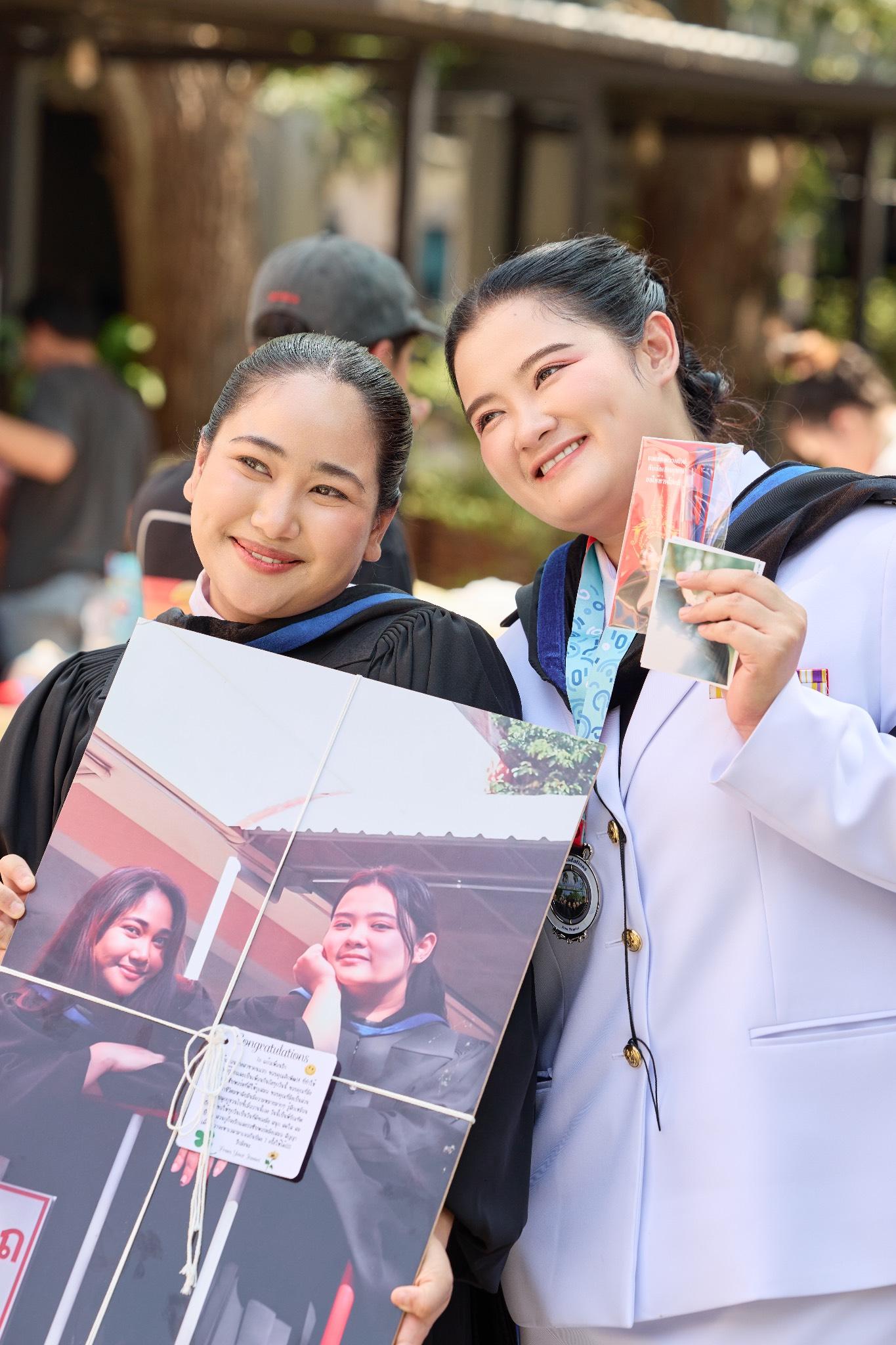 ผลงานรับปริญญา มหาวิทยาลัยศิลปากร โดย ArwutphotoD ภาพที่ 10