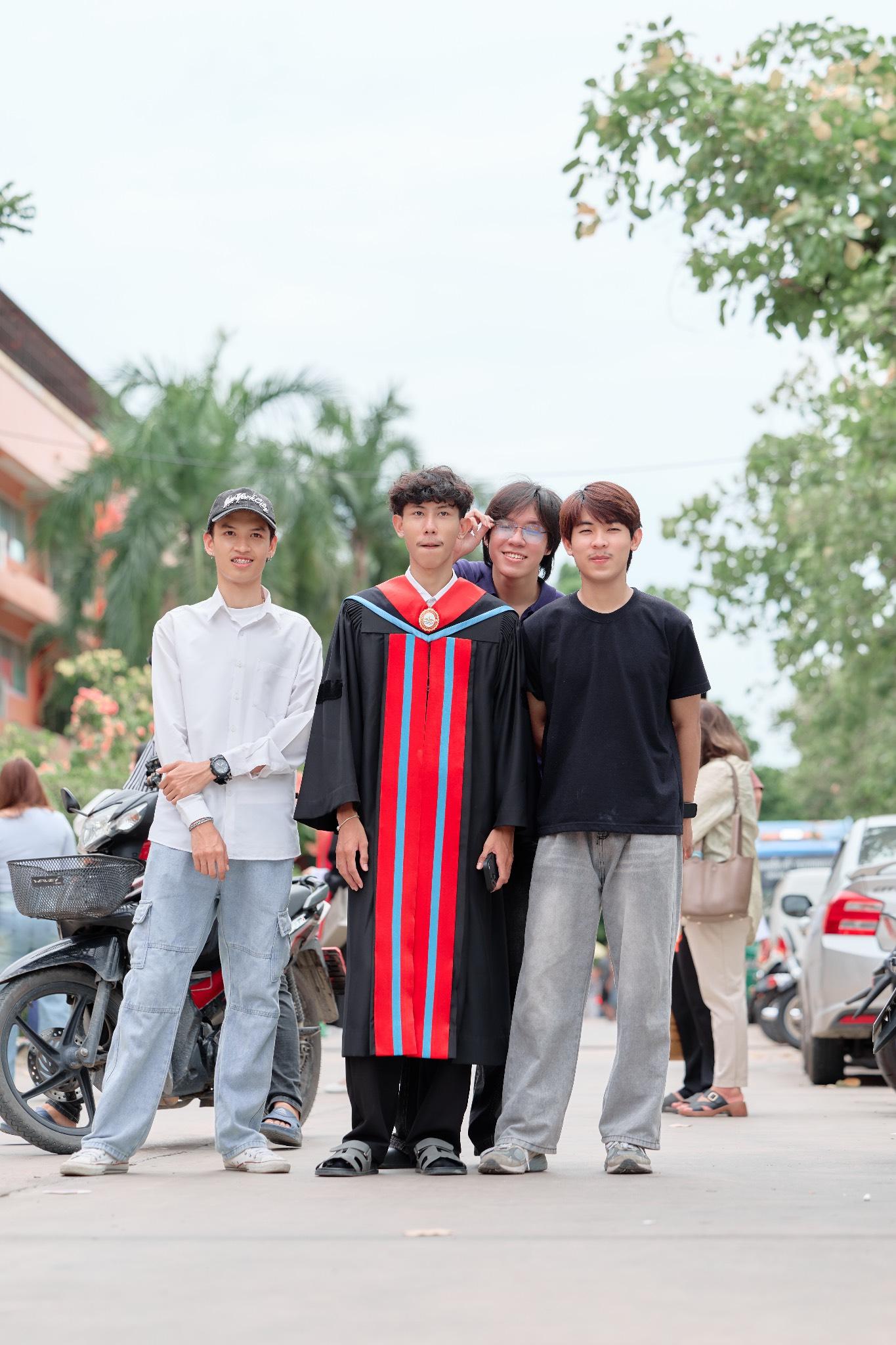 ผลงานรับปริญญา มหาวิทยาลัยกรุงเทพธนบุรี โดย ArwutphotoD ภาพที่ 11