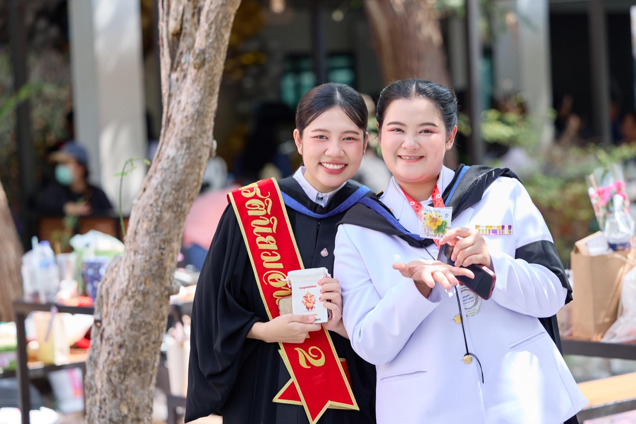 ผลงานรับปริญญา มหาวิทยาลัยศิลปากร โดย ArwutphotoD ภาพที่ 20