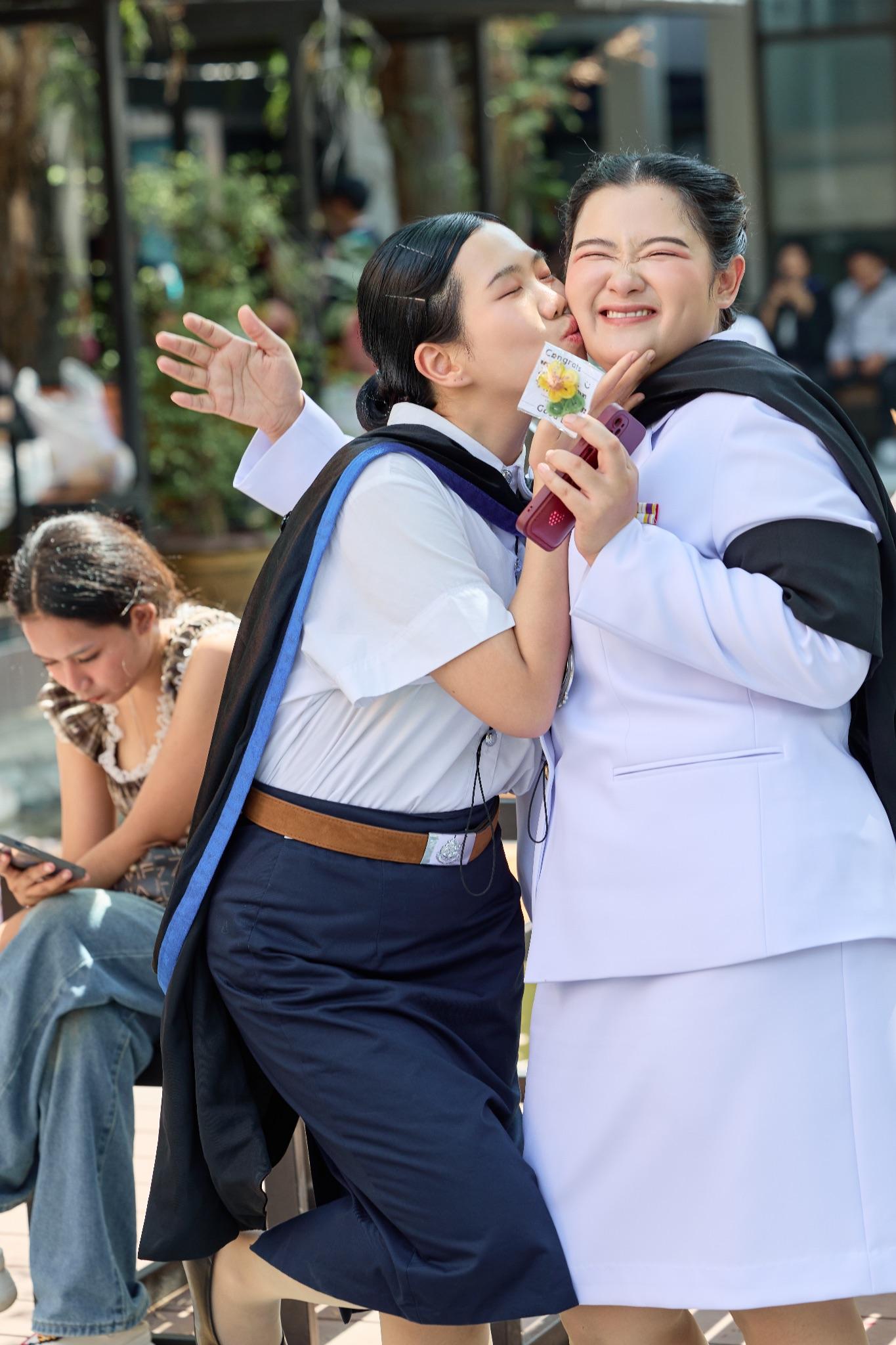 ผลงานรับปริญญา มหาวิทยาลัยศิลปากร โดย ArwutphotoD ภาพที่ 13