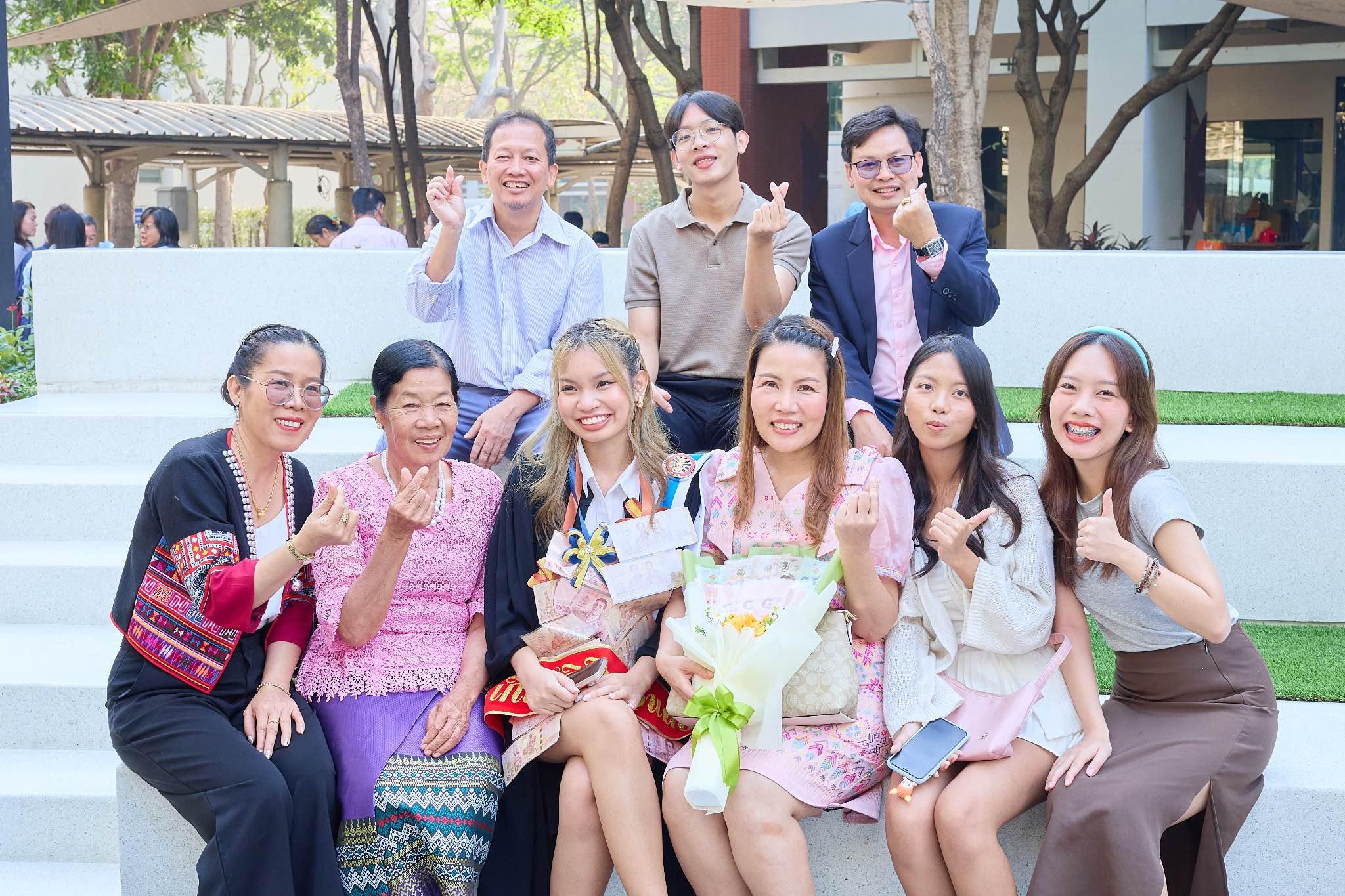 ผลงานรับปริญญา มหาวิทยาลัยธรรมศาสตร์ โดย ArwutphotoD ภาพที่ 20