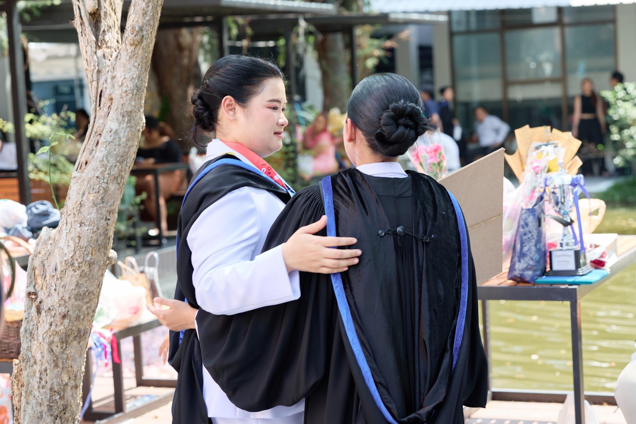 ผลงานรับปริญญา มหาวิทยาลัยศิลปากร โดย ArwutphotoD ภาพที่ 17