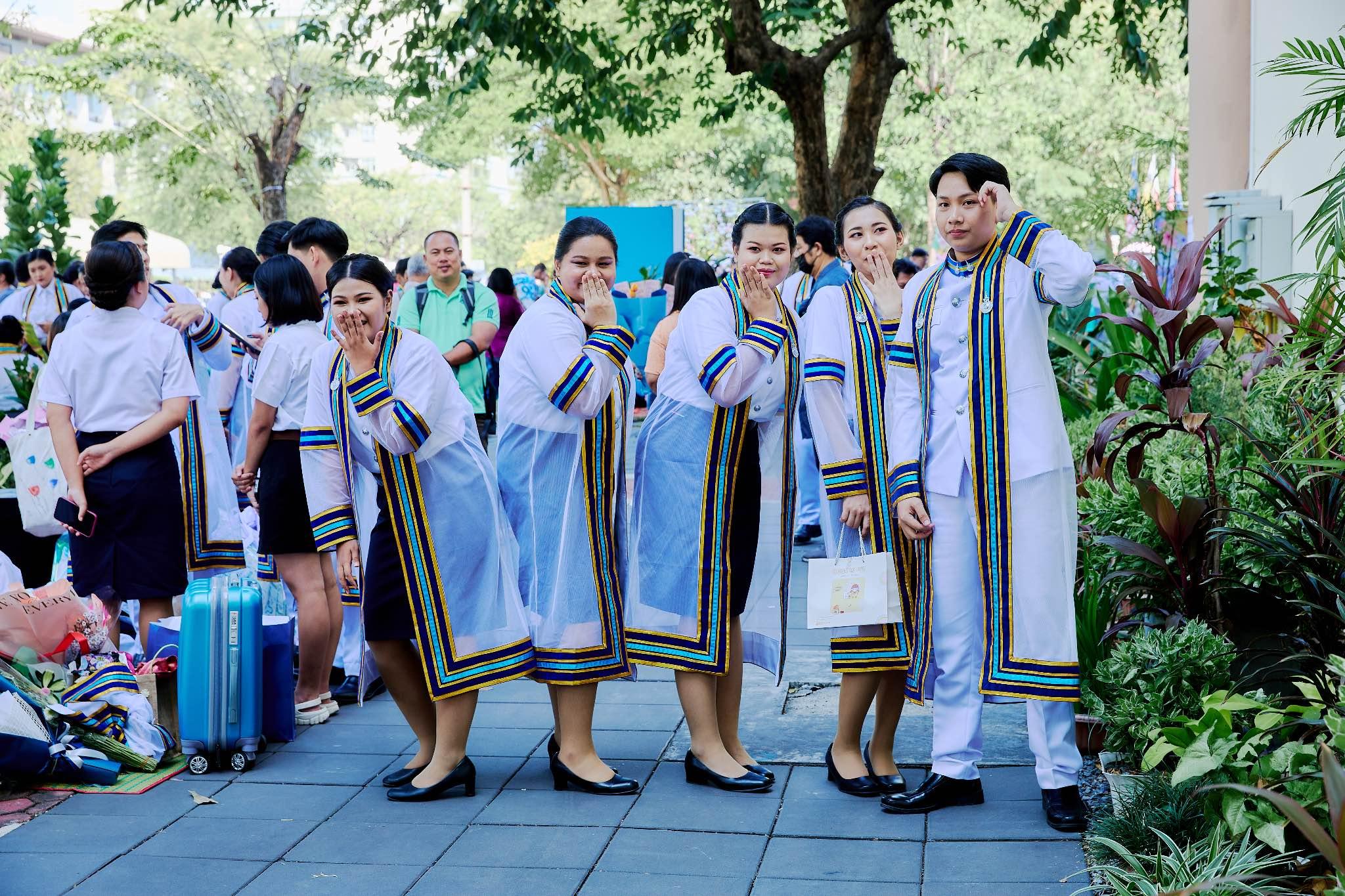 ผลงานรับปริญญา มหาวิทยาลัยเทคโนโลยีราชมงคลธัญบุรี โดย ArwutphotoD ภาพที่ 1
