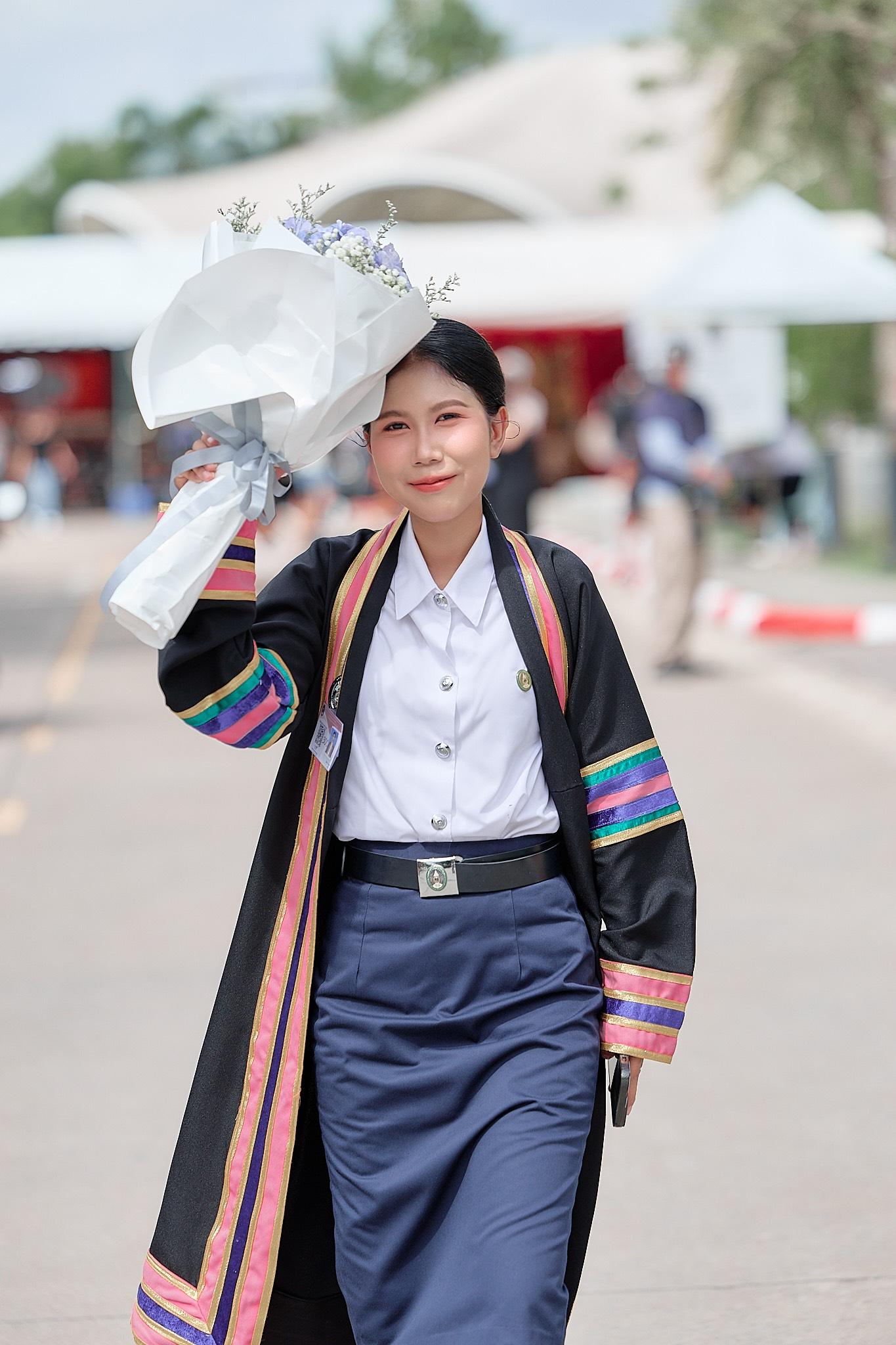 ผลงานรับปริญญา มหาวิทยาลัยราชภัฏนครปฐม โดย ArwutphotoD ภาพที่ 2