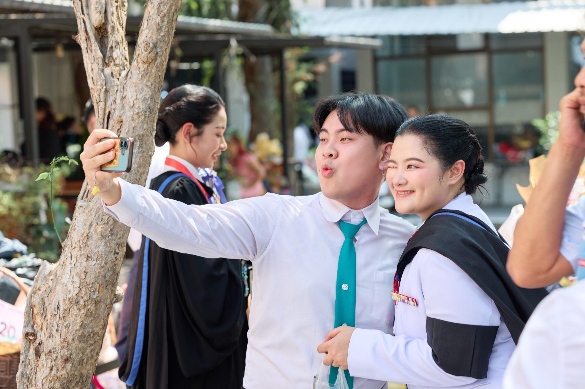 ผลงานรับปริญญา มหาวิทยาลัยศิลปากร โดย ArwutphotoD ภาพที่ 16
