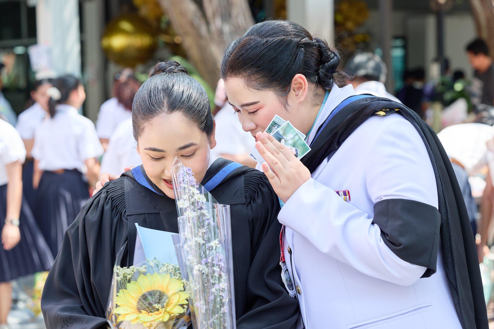 ผลงานรับปริญญา มหาวิทยาลัยศิลปากร โดย ArwutphotoD ภาพที่ 12
