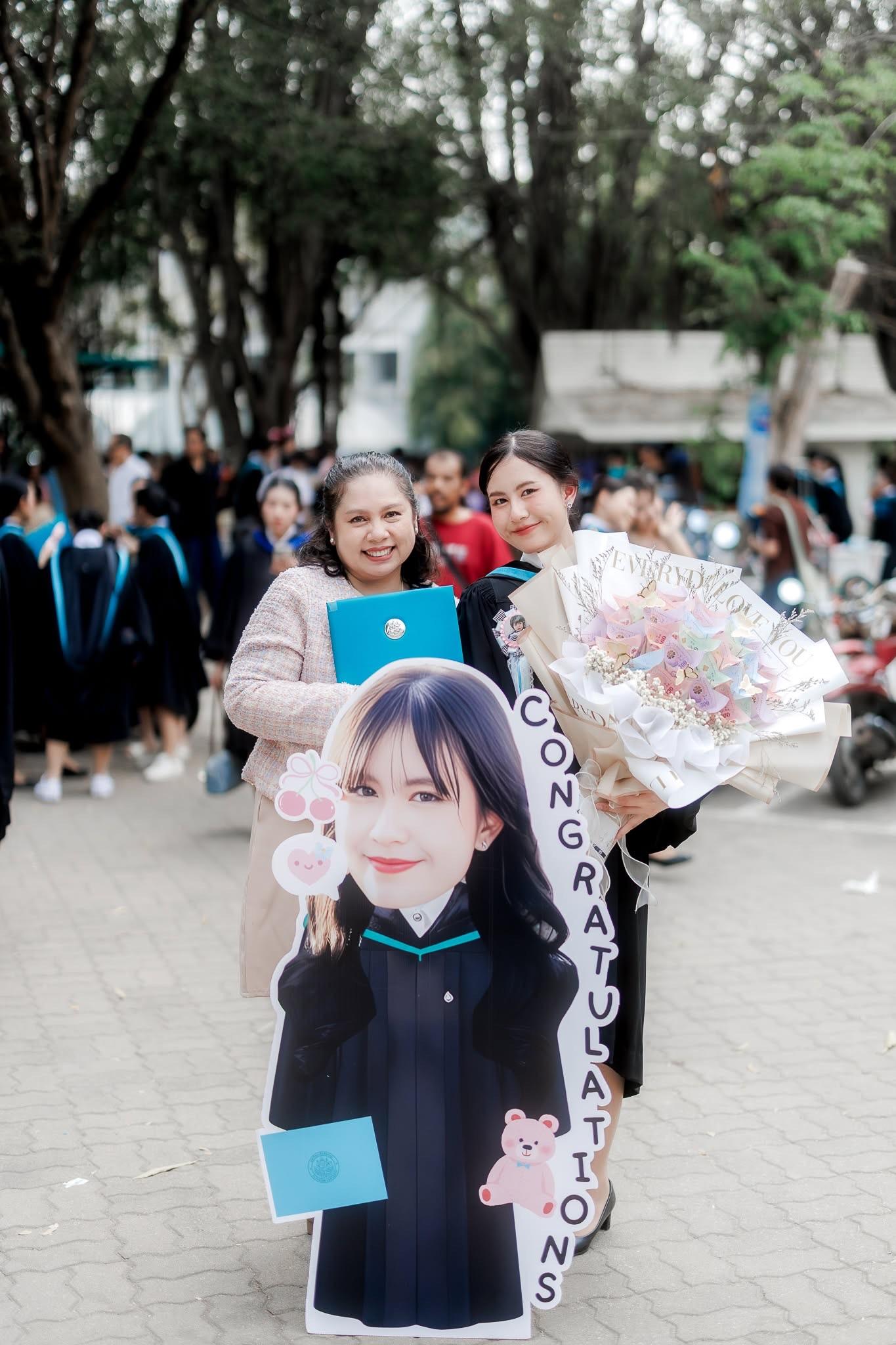 ผลงานรับปริญญา มหาวิทยาลัยศิลปากร โดย ถ่ายกับฟิล์ม ภาพที่ 15