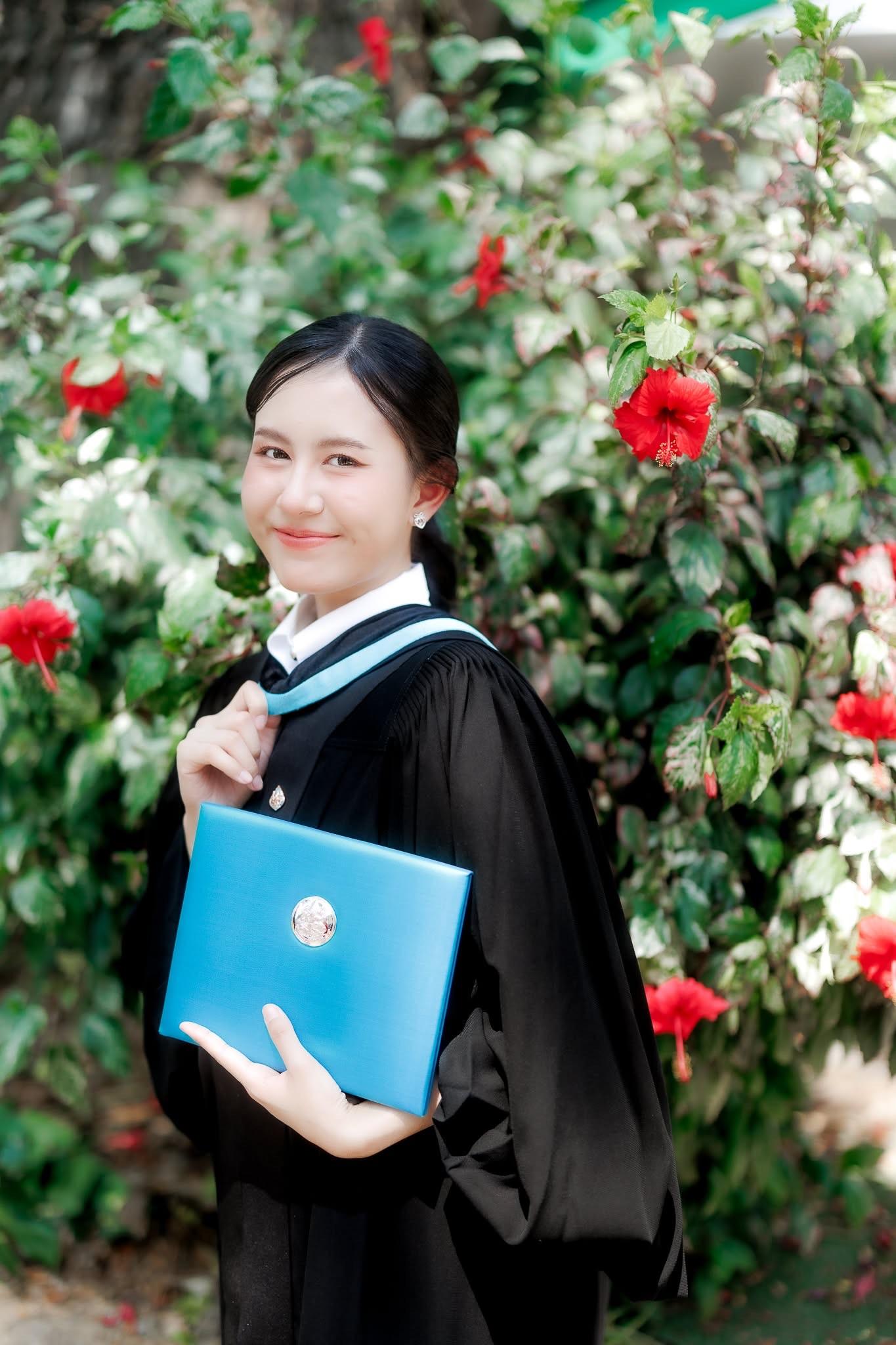ผลงานรับปริญญา มหาวิทยาลัยศิลปากร โดย ถ่ายกับฟิล์ม ภาพที่ 14