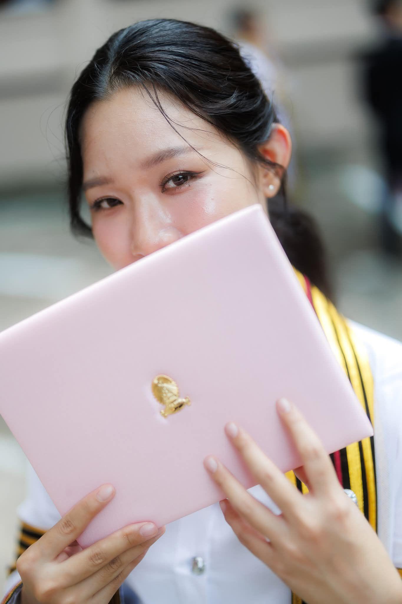 ผลงานรับปริญญา จุฬาลงกรณ์มหาวิทยาลัย โดย ถ่ายกับฟิล์ม ภาพที่ 17