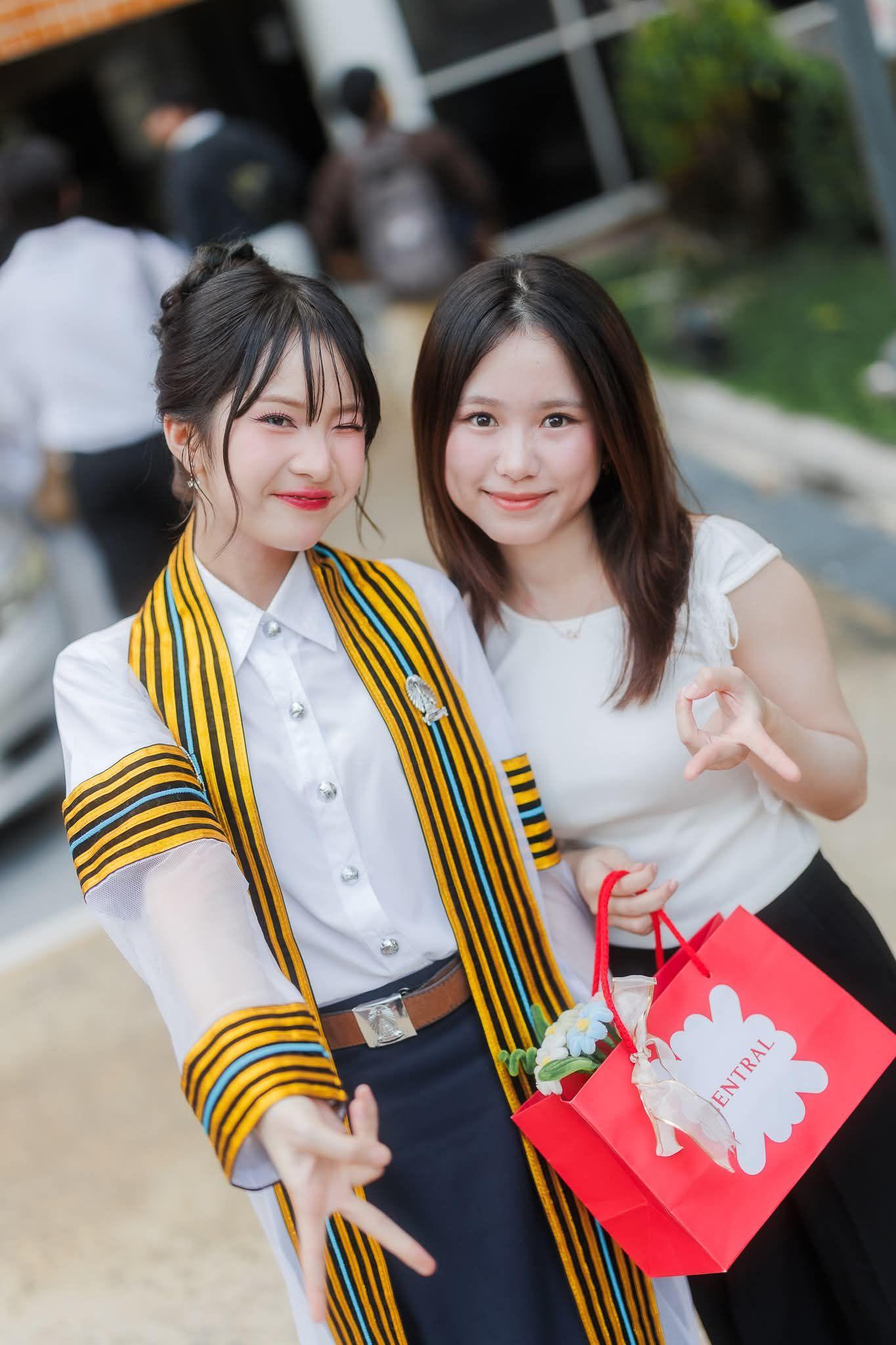 ผลงานรับปริญญา จุฬาลงกรณ์มหาวิทยาลัย โดย ถ่ายกับฟิล์ม ภาพที่ 14