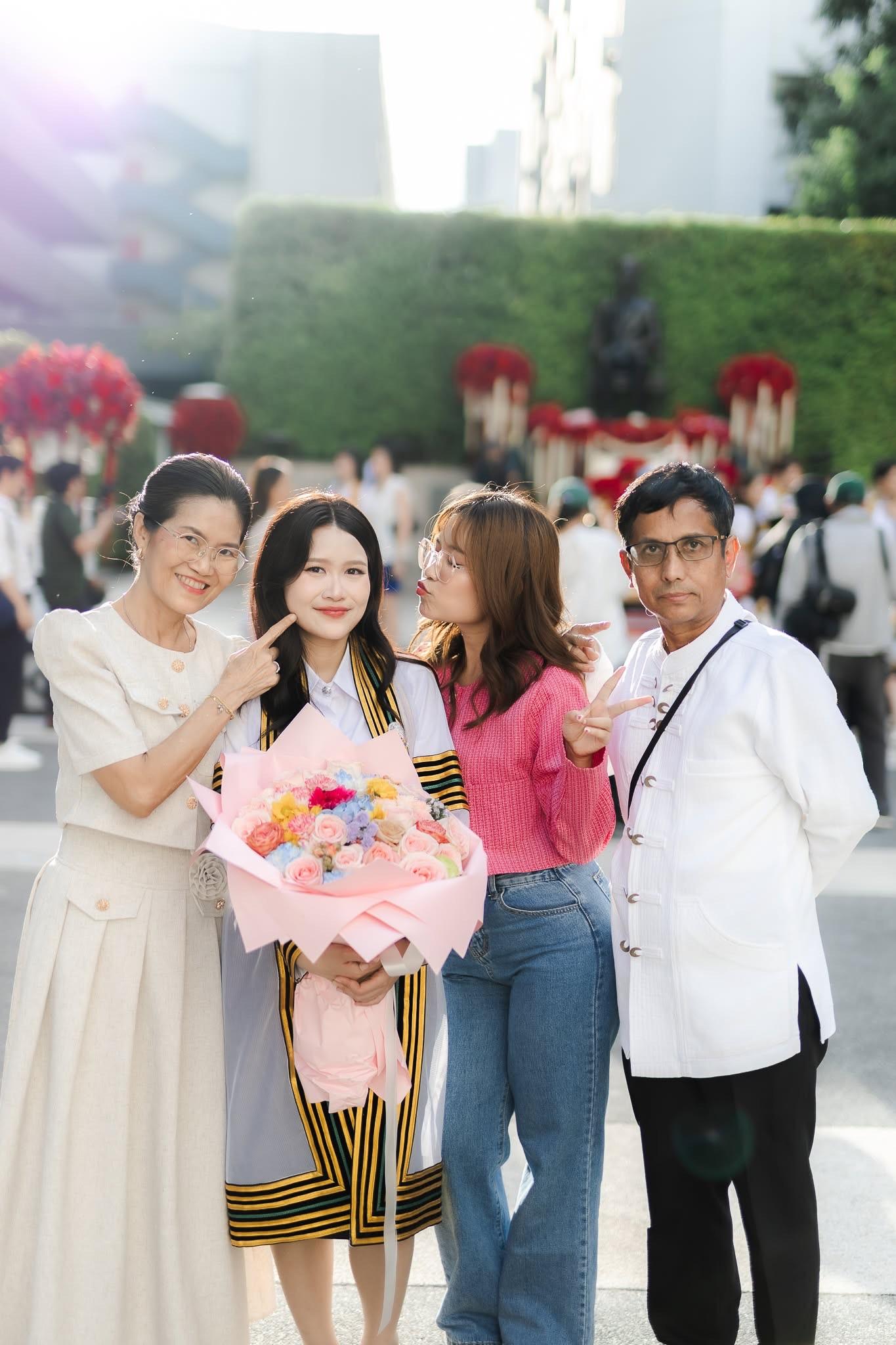 ผลงานรับปริญญา จุฬาลงกรณ์มหาวิทยาลัย โดย ถ่ายกับฟิล์ม ภาพที่ 7