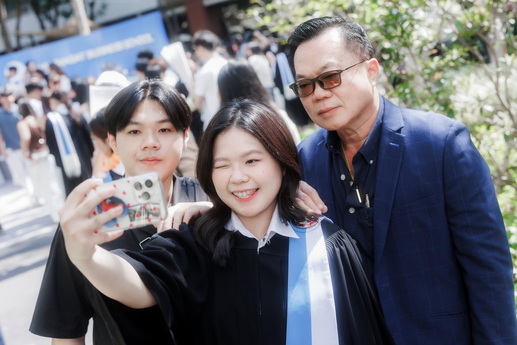 ผลงานรับปริญญา มหาวิทยาลัยธรรมศาสตร์ โดย ถ่ายกับฟิล์ม ภาพที่ 7