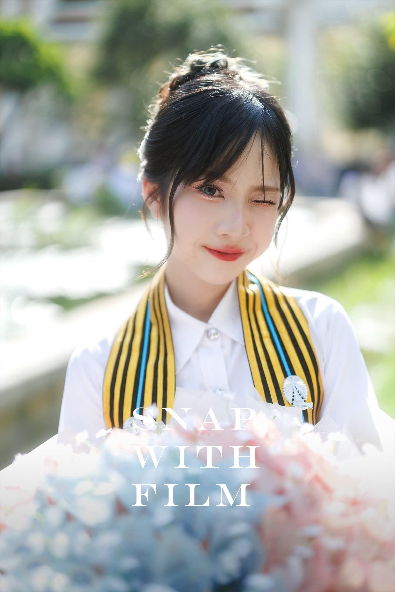 ผลงานรับปริญญา จุฬาลงกรณ์มหาวิทยาลัย โดย ถ่ายกับฟิล์ม ภาพที่ 1