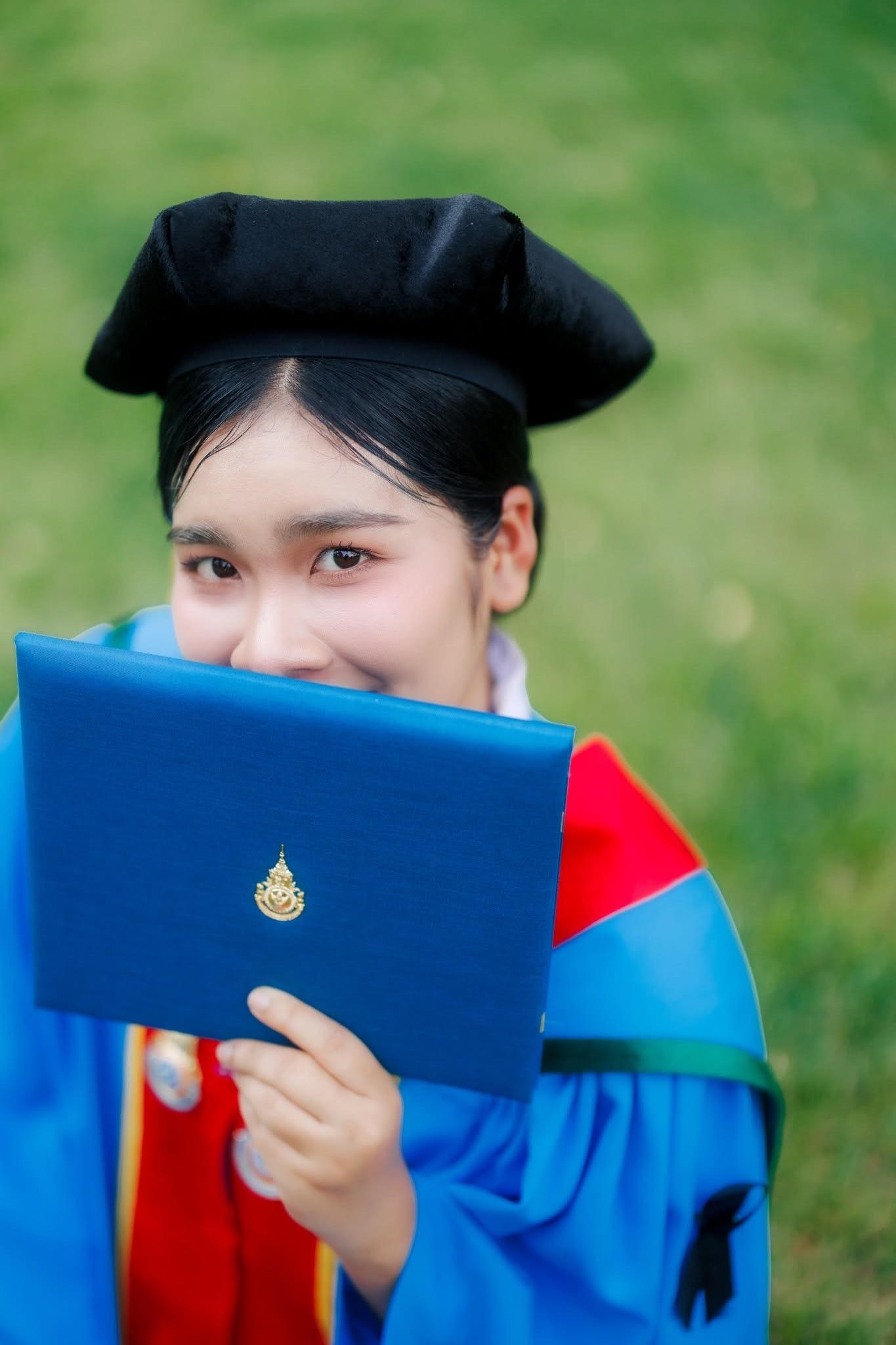 ผลงานรับปริญญา สถาบันพระบรมราชชนก โดย ถ่ายกับฟิล์ม ภาพที่ 11