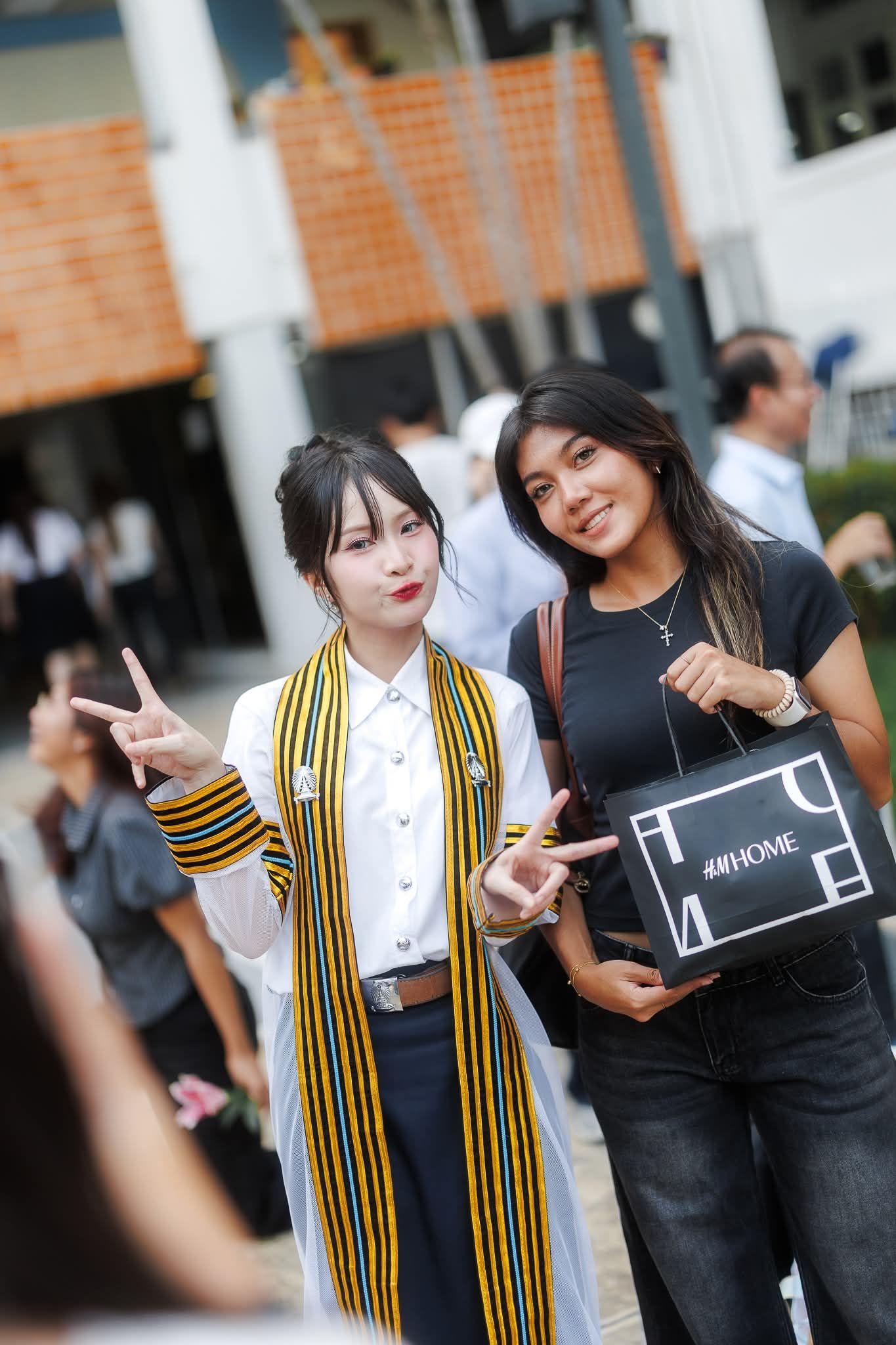 ผลงานรับปริญญา จุฬาลงกรณ์มหาวิทยาลัย โดย ถ่ายกับฟิล์ม ภาพที่ 17