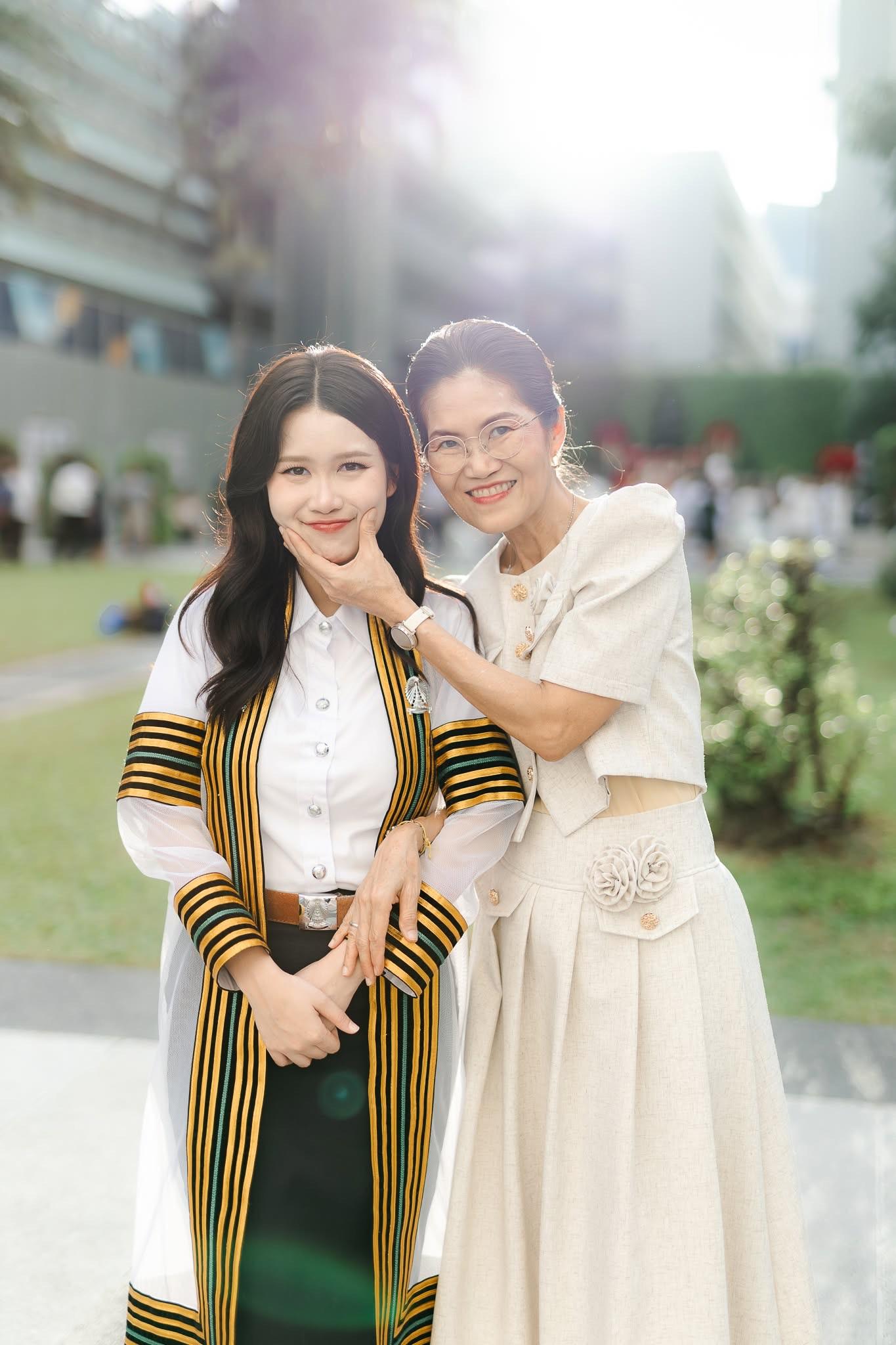 ผลงานรับปริญญา จุฬาลงกรณ์มหาวิทยาลัย โดย ถ่ายกับฟิล์ม ภาพที่ 5