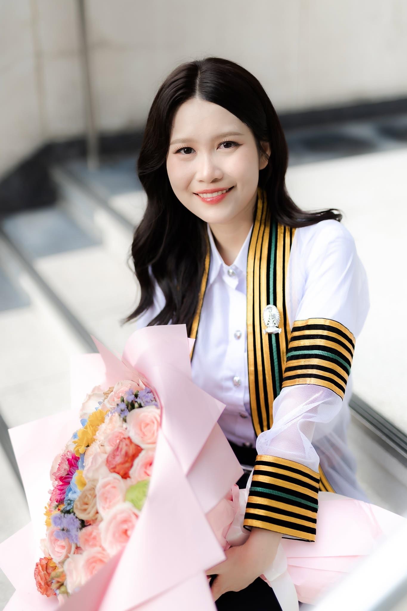 ผลงานรับปริญญา จุฬาลงกรณ์มหาวิทยาลัย โดย ถ่ายกับฟิล์ม ภาพที่ 4