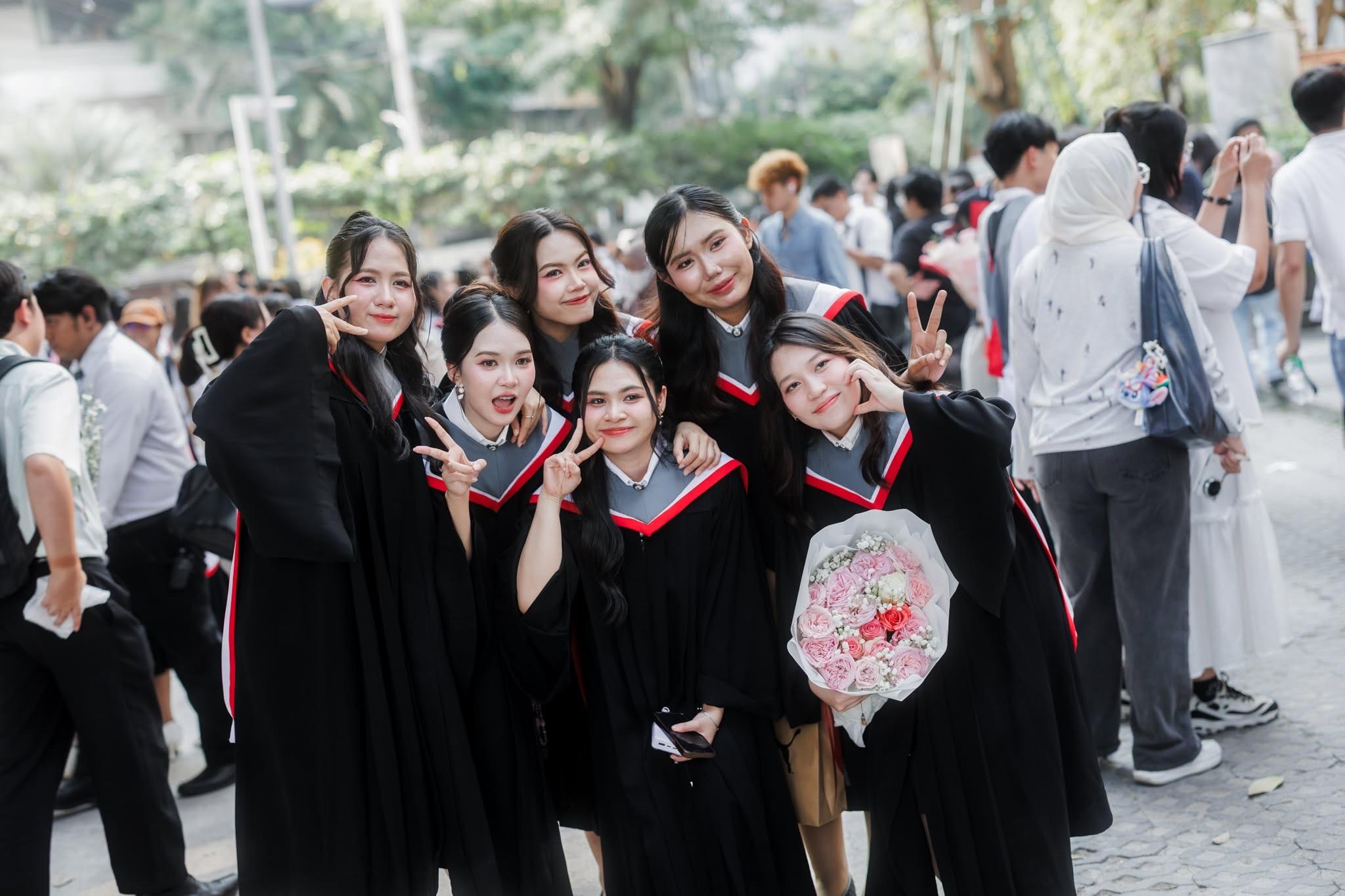 ผลงานรับปริญญา มหาวิทยาลัยศรีนครินทรวิโรฒ โดย ถ่ายกับฟิล์ม ภาพที่ 15