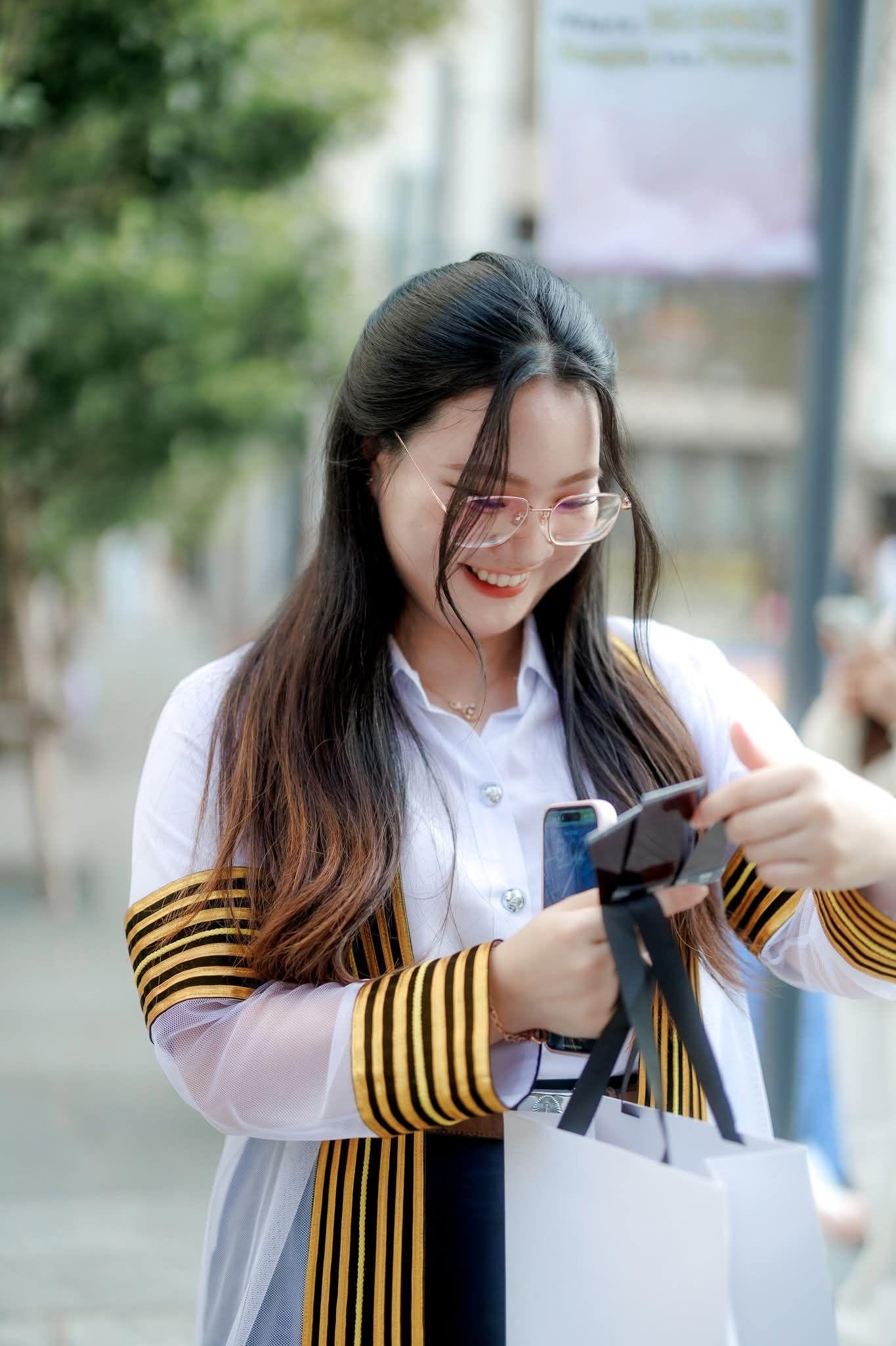 ผลงานรับปริญญา จุฬาลงกรณ์มหาวิทยาลัย โดย ถ่ายกับฟิล์ม ภาพที่ 3