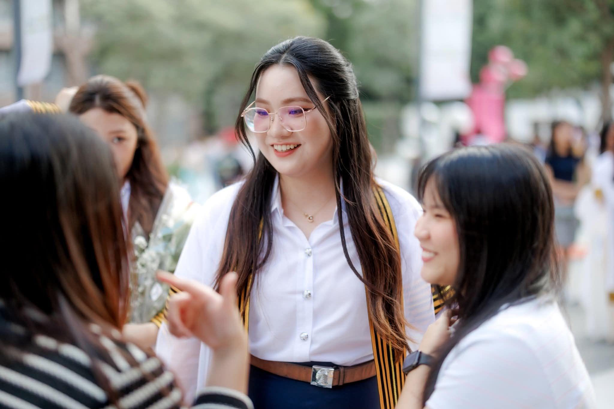 ผลงานรับปริญญา จุฬาลงกรณ์มหาวิทยาลัย โดย ถ่ายกับฟิล์ม ภาพที่ 6