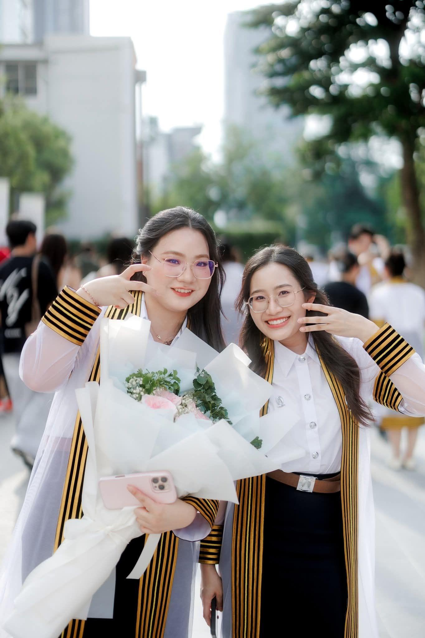 ผลงานรับปริญญา จุฬาลงกรณ์มหาวิทยาลัย โดย ถ่ายกับฟิล์ม ภาพที่ 5