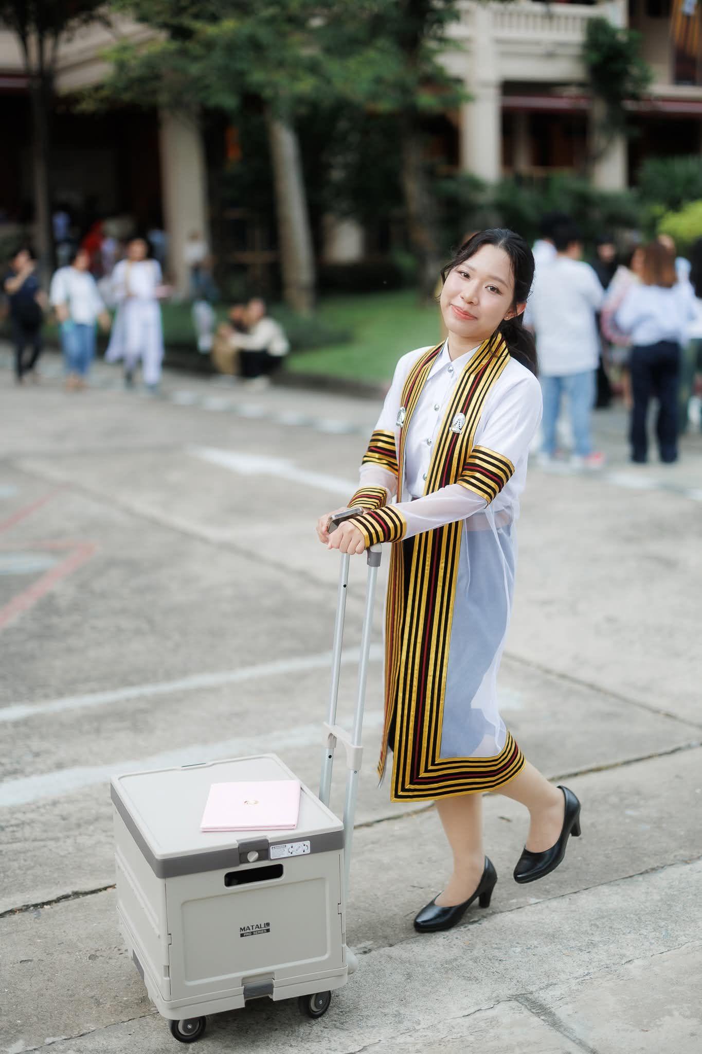 ผลงานรับปริญญา จุฬาลงกรณ์มหาวิทยาลัย โดย ถ่ายกับฟิล์ม ภาพที่ 10