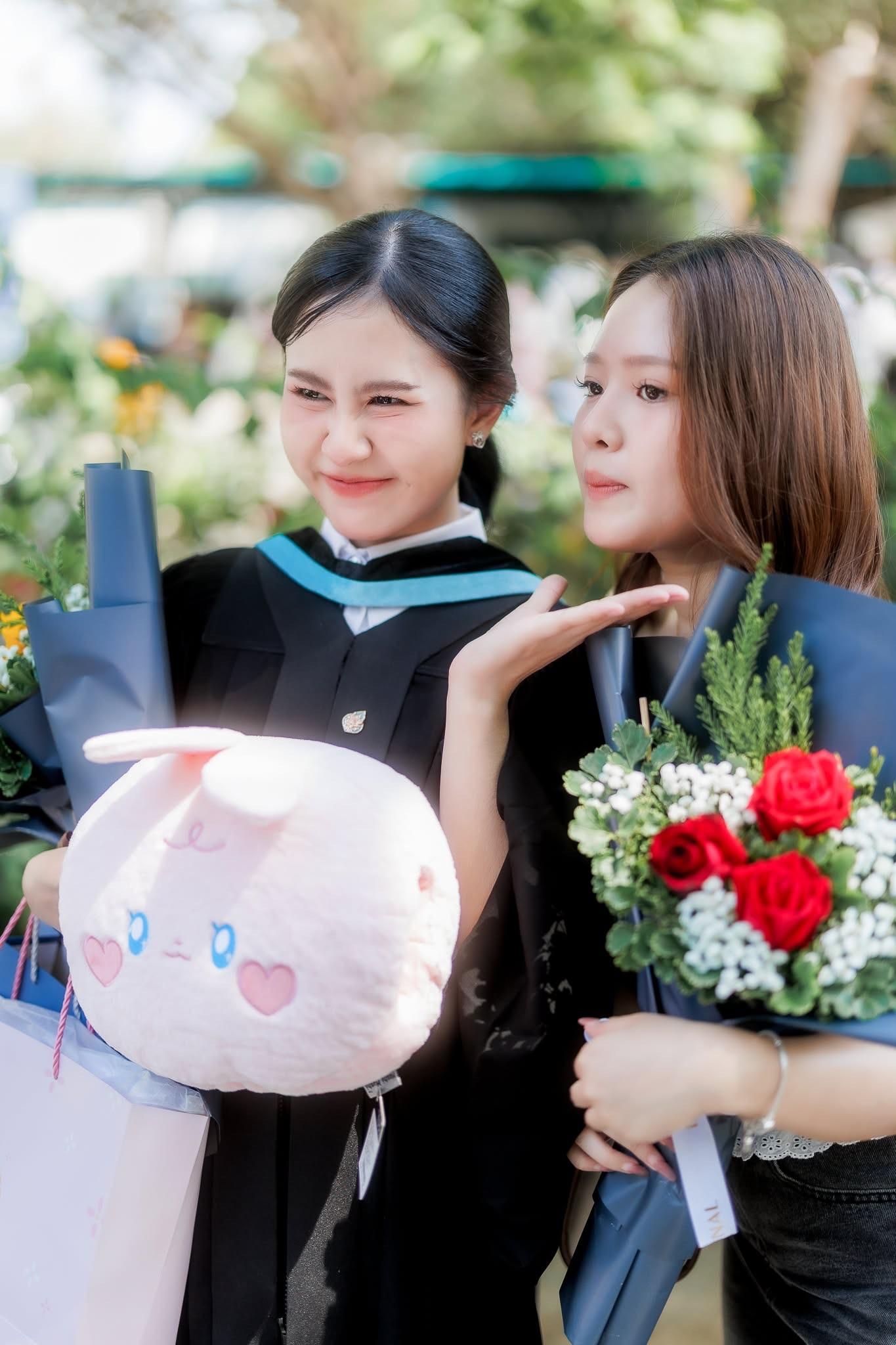 ผลงานรับปริญญา มหาวิทยาลัยศิลปากร โดย ถ่ายกับฟิล์ม ภาพที่ 13