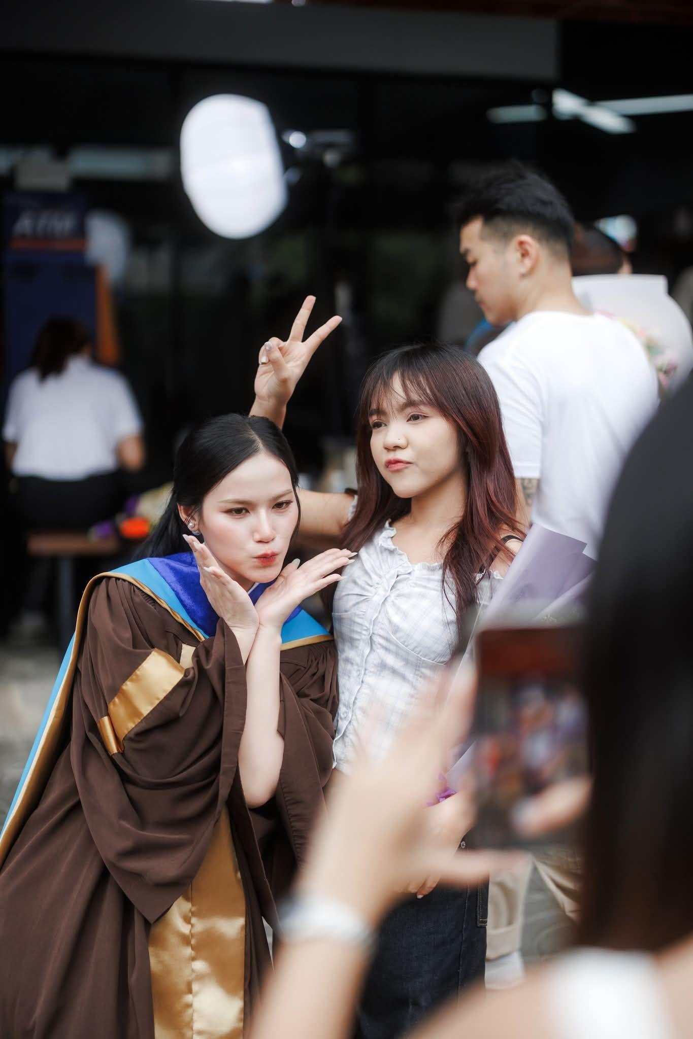 ผลงานรับปริญญา มหาวิทยาลัยสวนดุสิต โดย ถ่ายกับฟิล์ม ภาพที่ 17