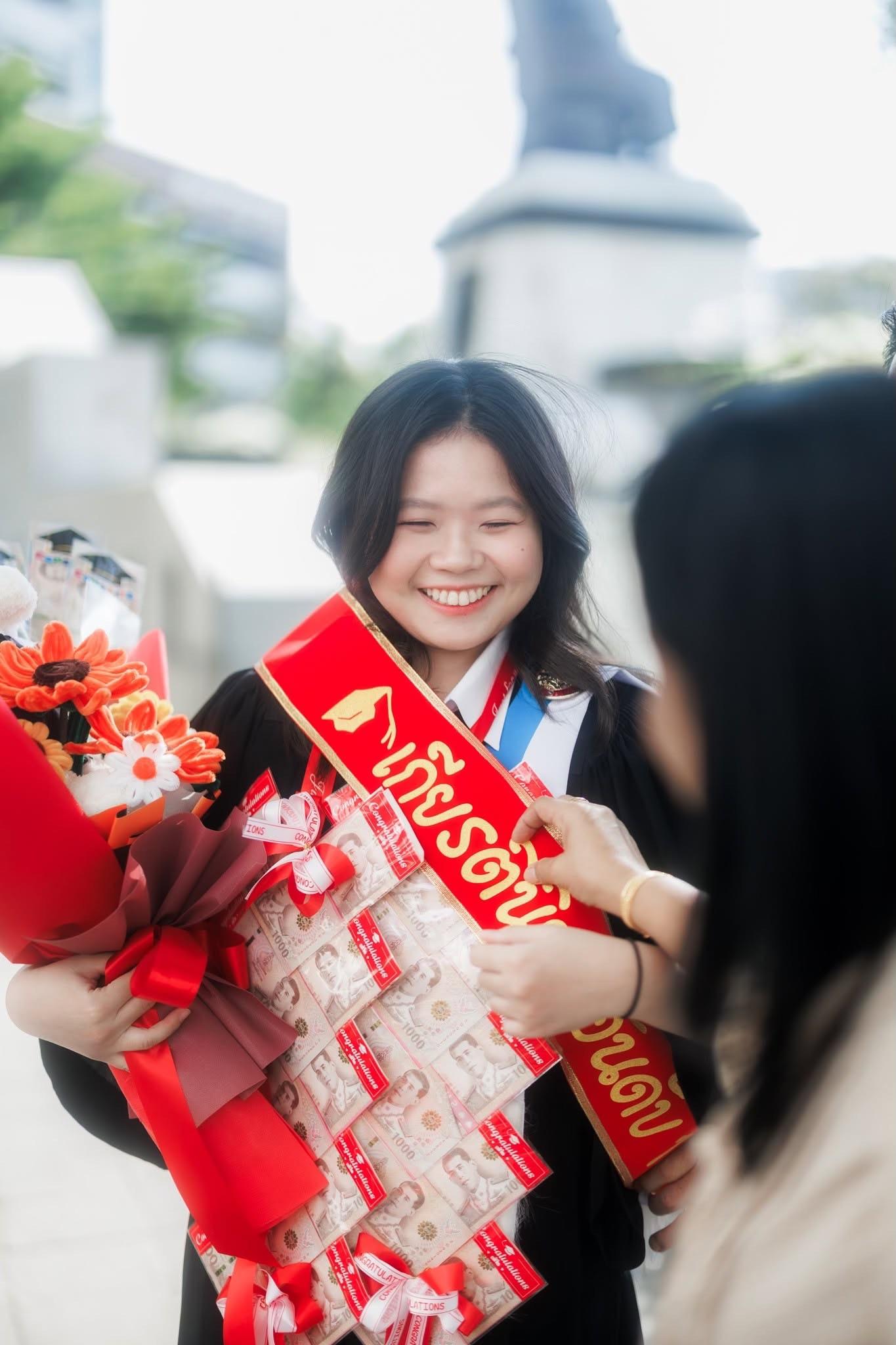 ผลงานรับปริญญา มหาวิทยาลัยธรรมศาสตร์ โดย ถ่ายกับฟิล์ม ภาพที่ 20