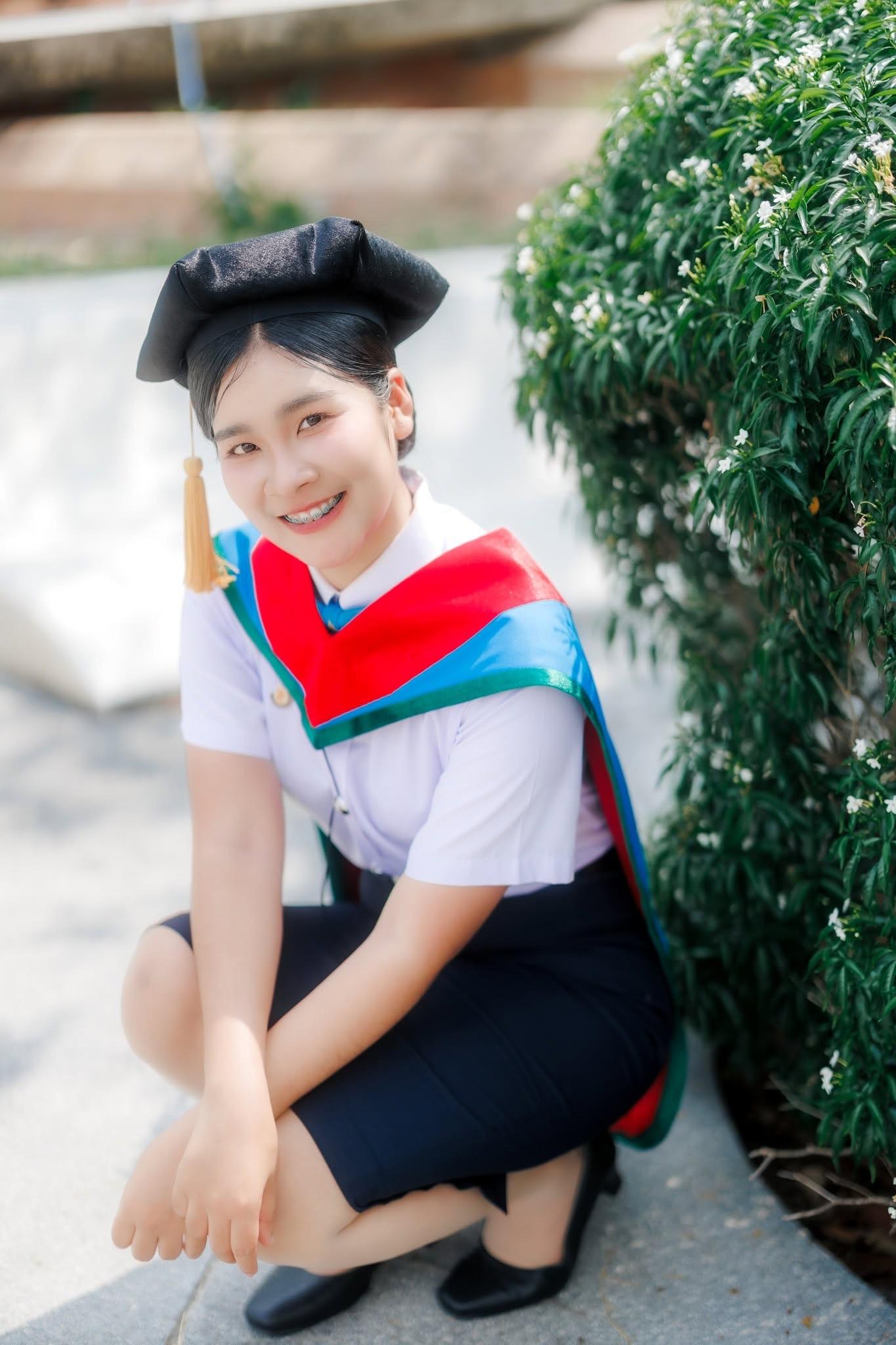 ผลงานรับปริญญา สถาบันพระบรมราชชนก โดย ถ่ายกับฟิล์ม ภาพที่ 16