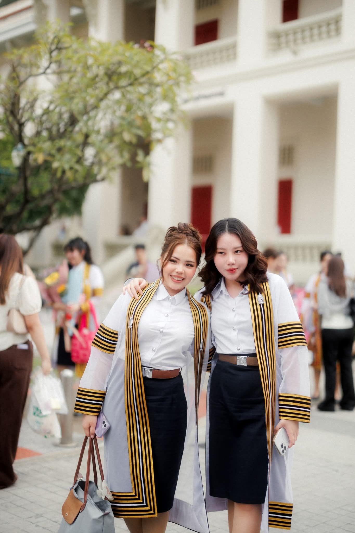 ผลงานรับปริญญา จุฬาลงกรณ์มหาวิทยาลัย โดย ถ่ายกับฟิล์ม ภาพที่ 3
