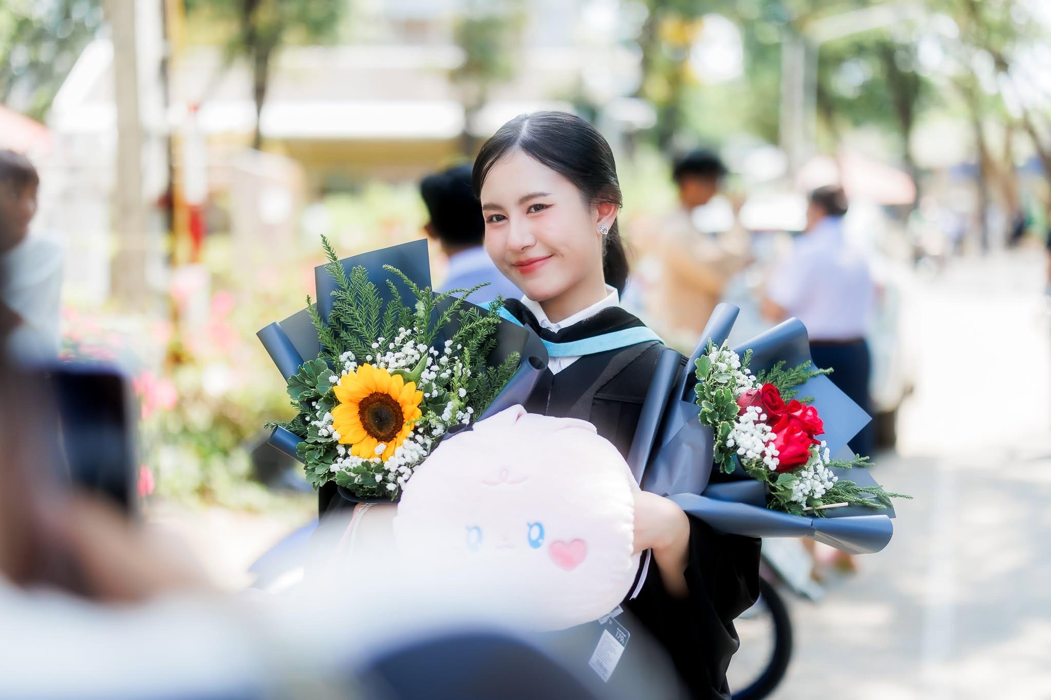 ผลงานรับปริญญา มหาวิทยาลัยศิลปากร โดย ถ่ายกับฟิล์ม ภาพที่ 10