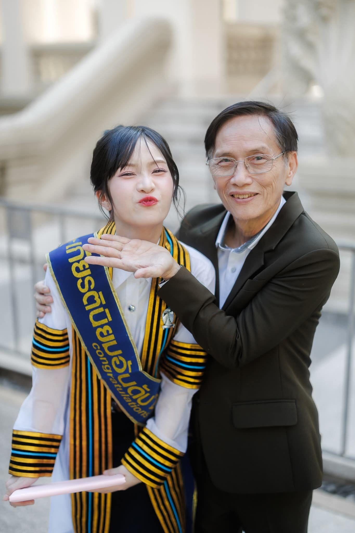 ผลงานรับปริญญา จุฬาลงกรณ์มหาวิทยาลัย โดย ถ่ายกับฟิล์ม ภาพที่ 10