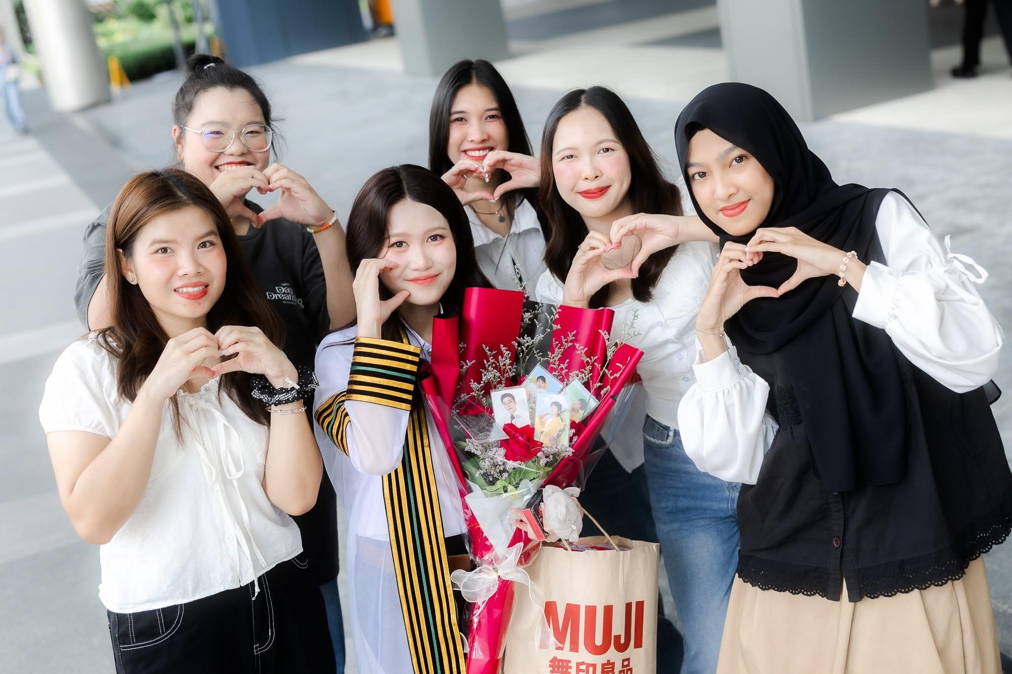 ผลงานรับปริญญา จุฬาลงกรณ์มหาวิทยาลัย โดย ถ่ายกับฟิล์ม ภาพที่ 10