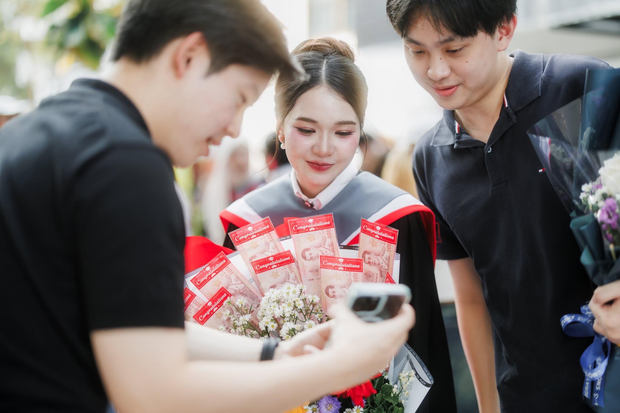 ผลงานรับปริญญา มหาวิทยาลัยศรีนครินทรวิโรฒ โดย ถ่ายกับฟิล์ม ภาพที่ 17