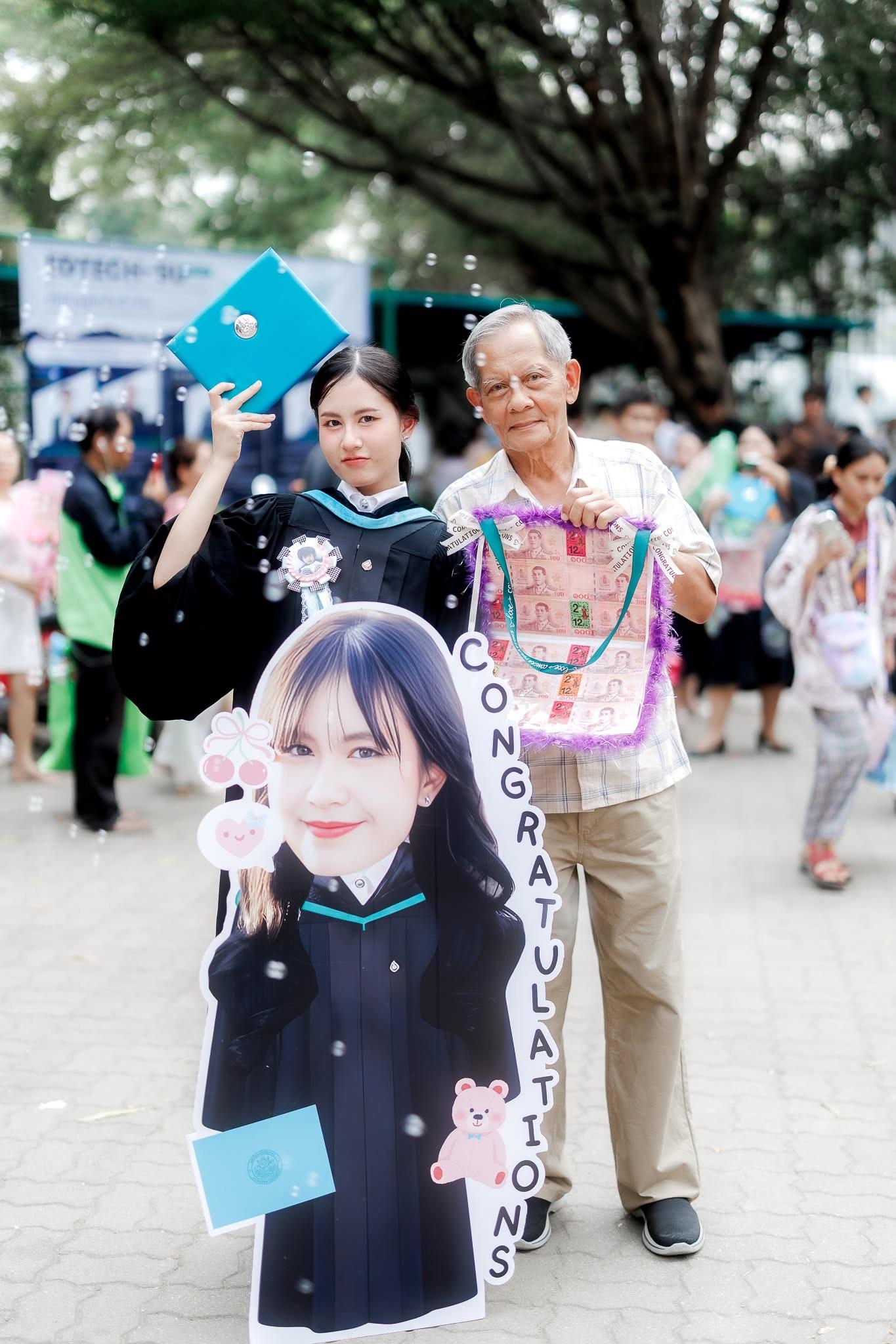 ผลงานรับปริญญา มหาวิทยาลัยศิลปากร โดย ถ่ายกับฟิล์ม ภาพที่ 11