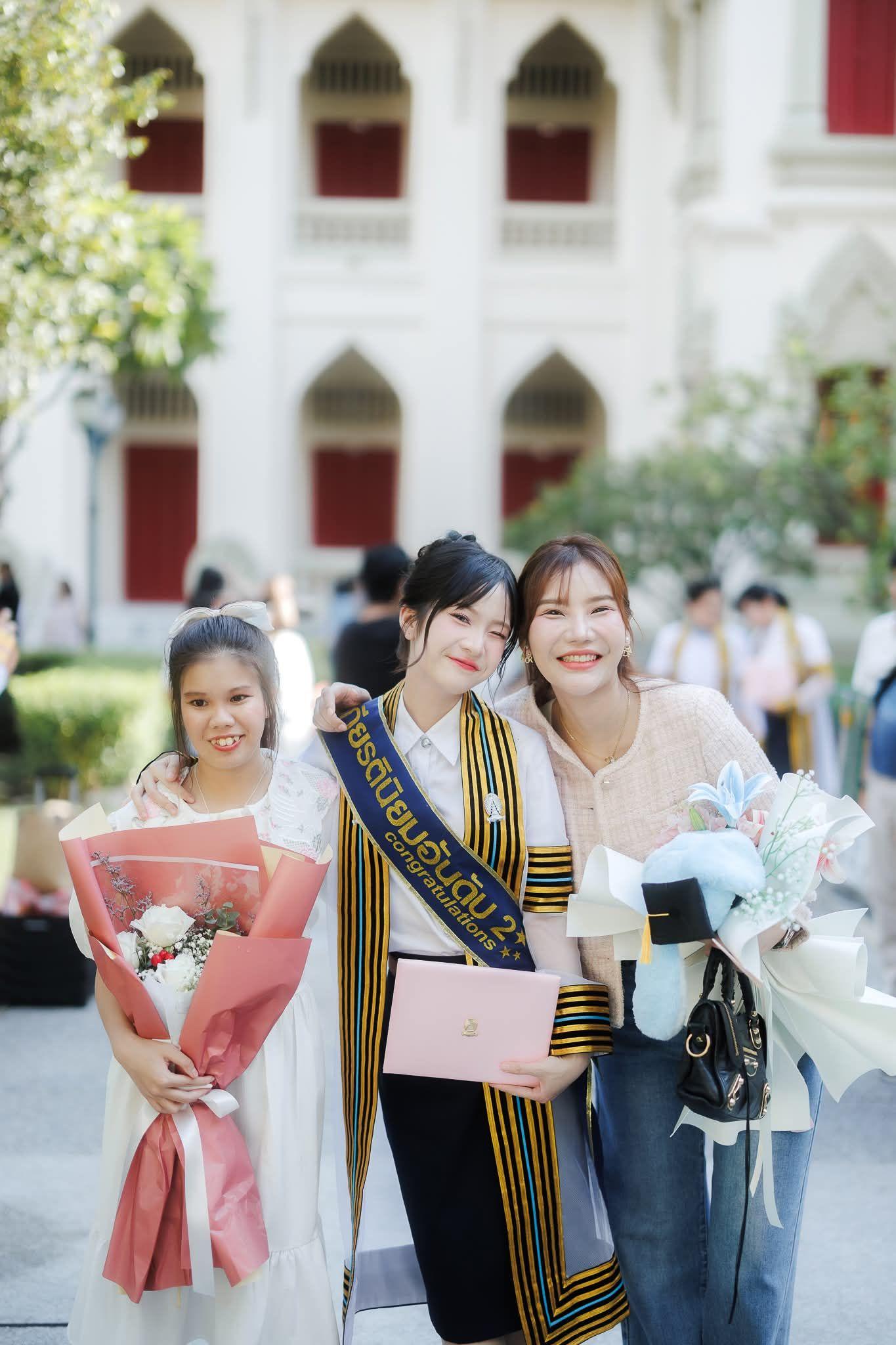 ผลงานรับปริญญา จุฬาลงกรณ์มหาวิทยาลัย โดย ถ่ายกับฟิล์ม ภาพที่ 13
